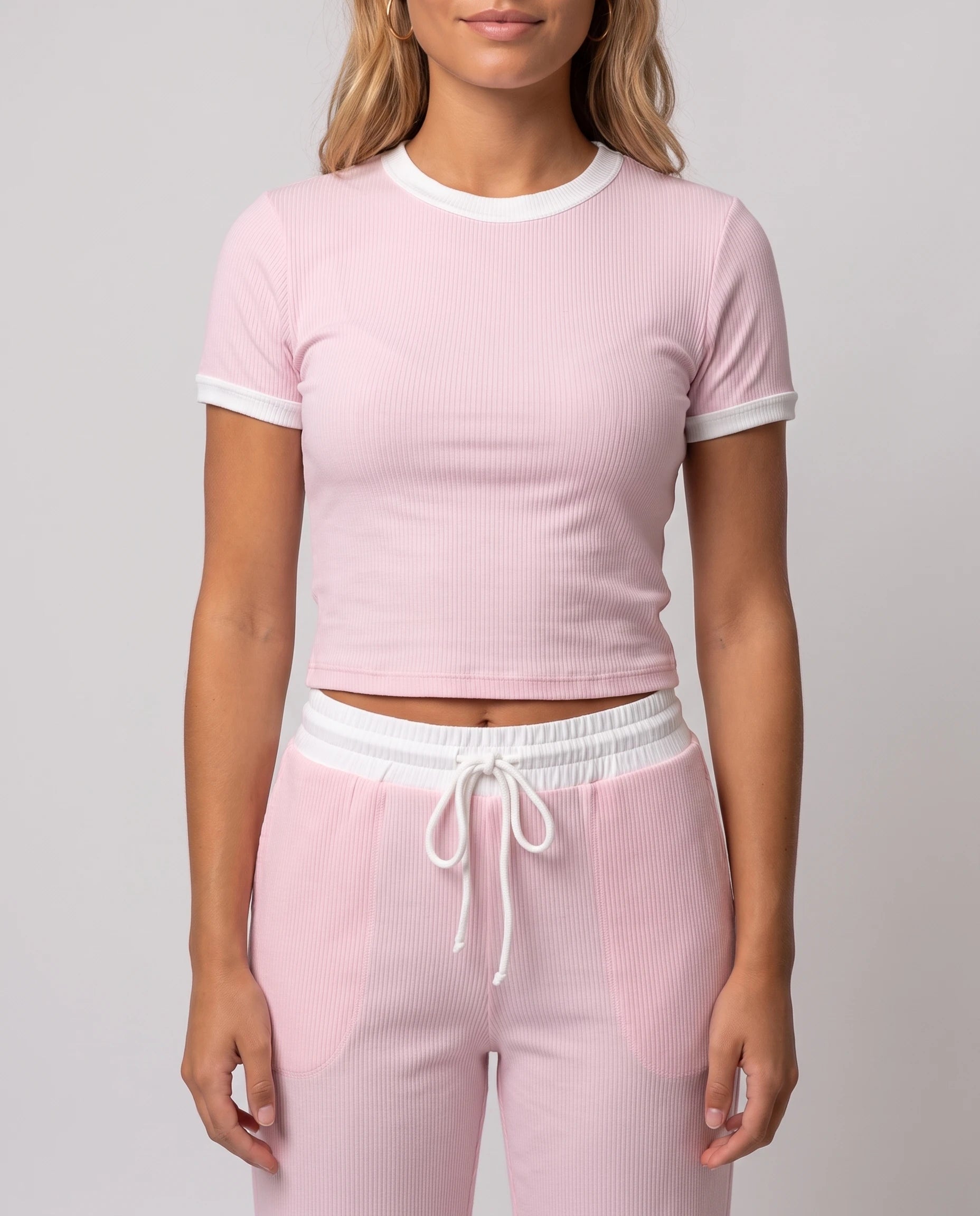 Ensemble crop top et pantalon côtelé Ludivine — Rose Poudré — détail matière côtelée