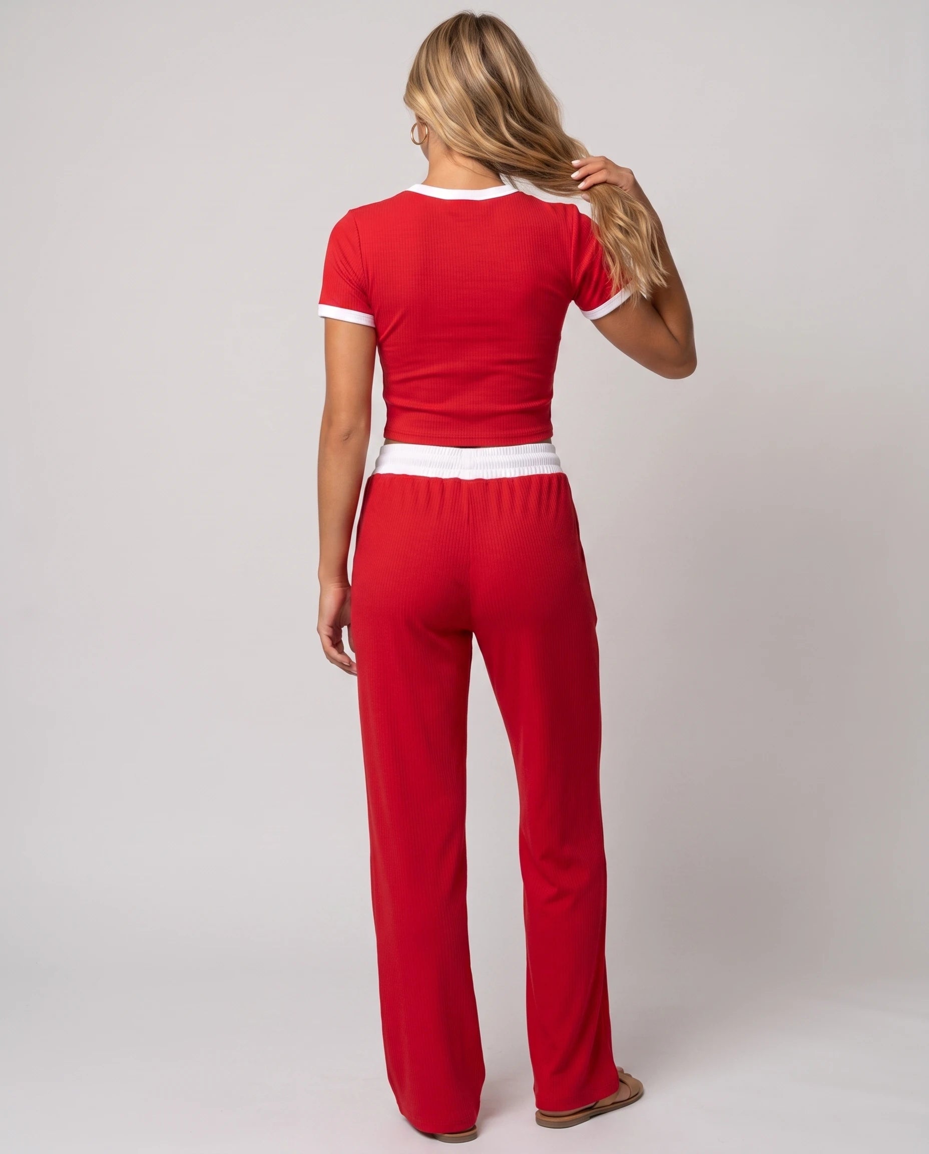 Ensemble crop top et pantalon côtelé Ludivine — Rouge — vue dos studio