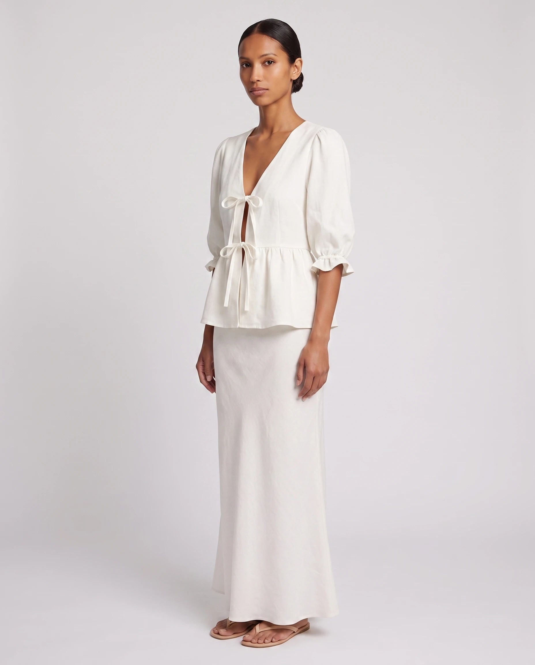 Ensemble blouse nouée et jupe longue en coton Roselyne — Blanc, vue trois quarts