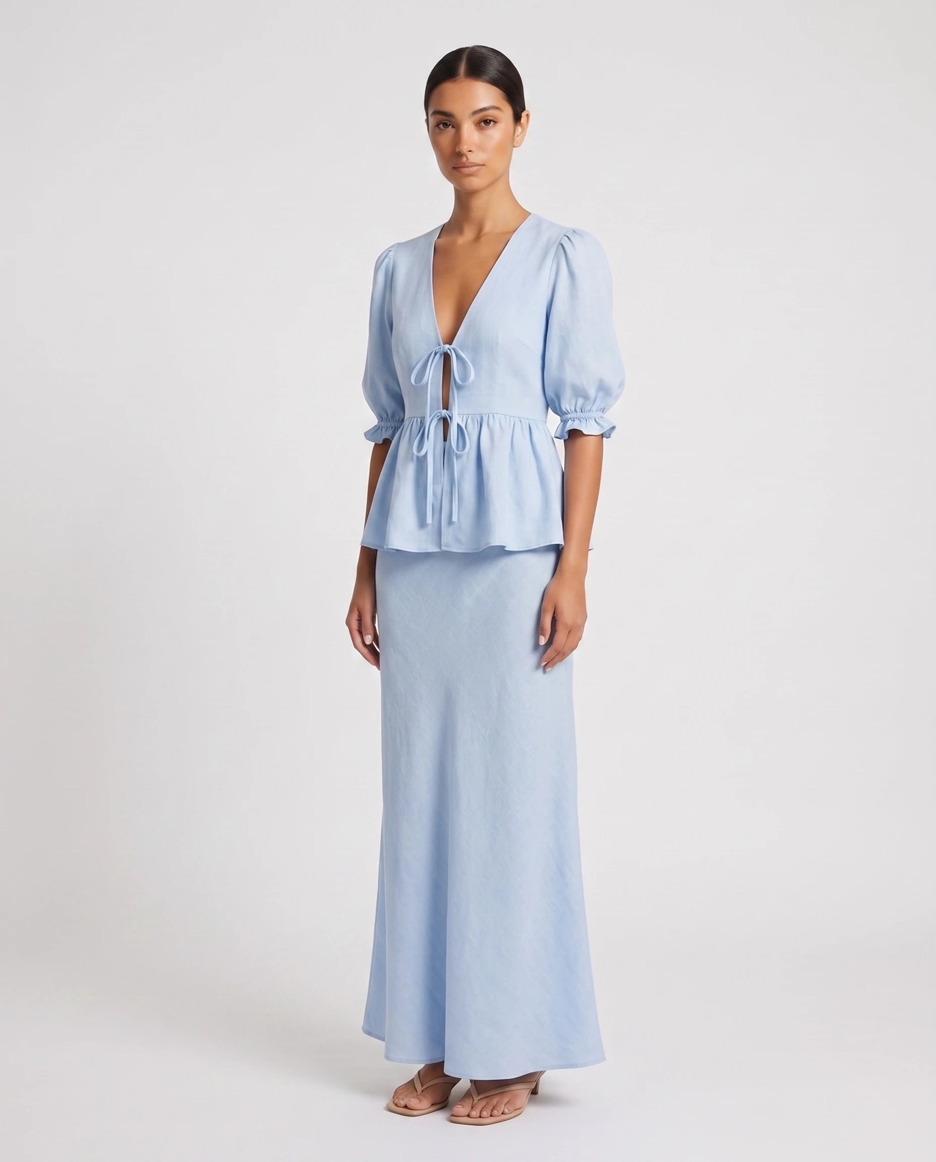 Ensemble blouse nouée et jupe longue en coton Roselyne — Bleu Ciel, vue trois quarts