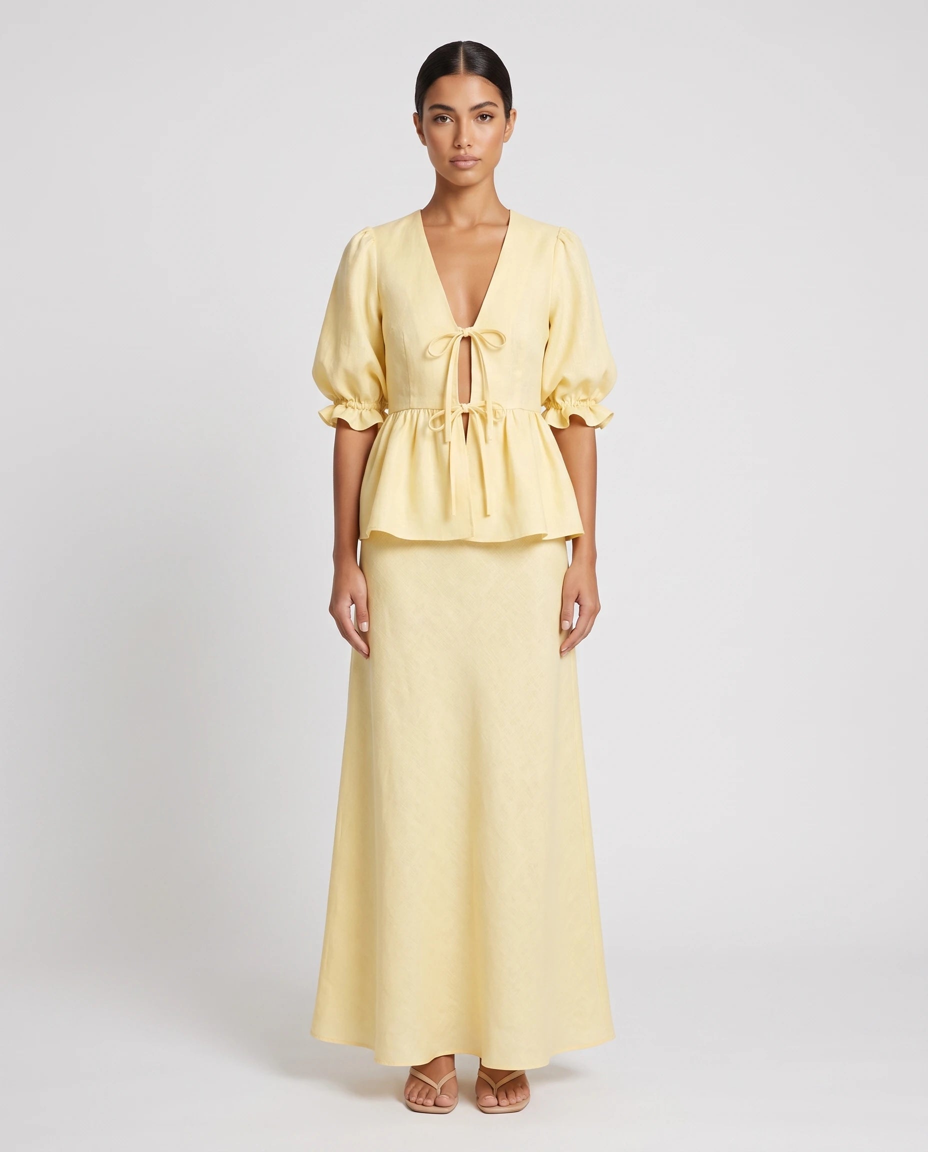 Ensemble blouse nouée et jupe longue en coton Roselyne — Jaune Pâle, vue de face studio