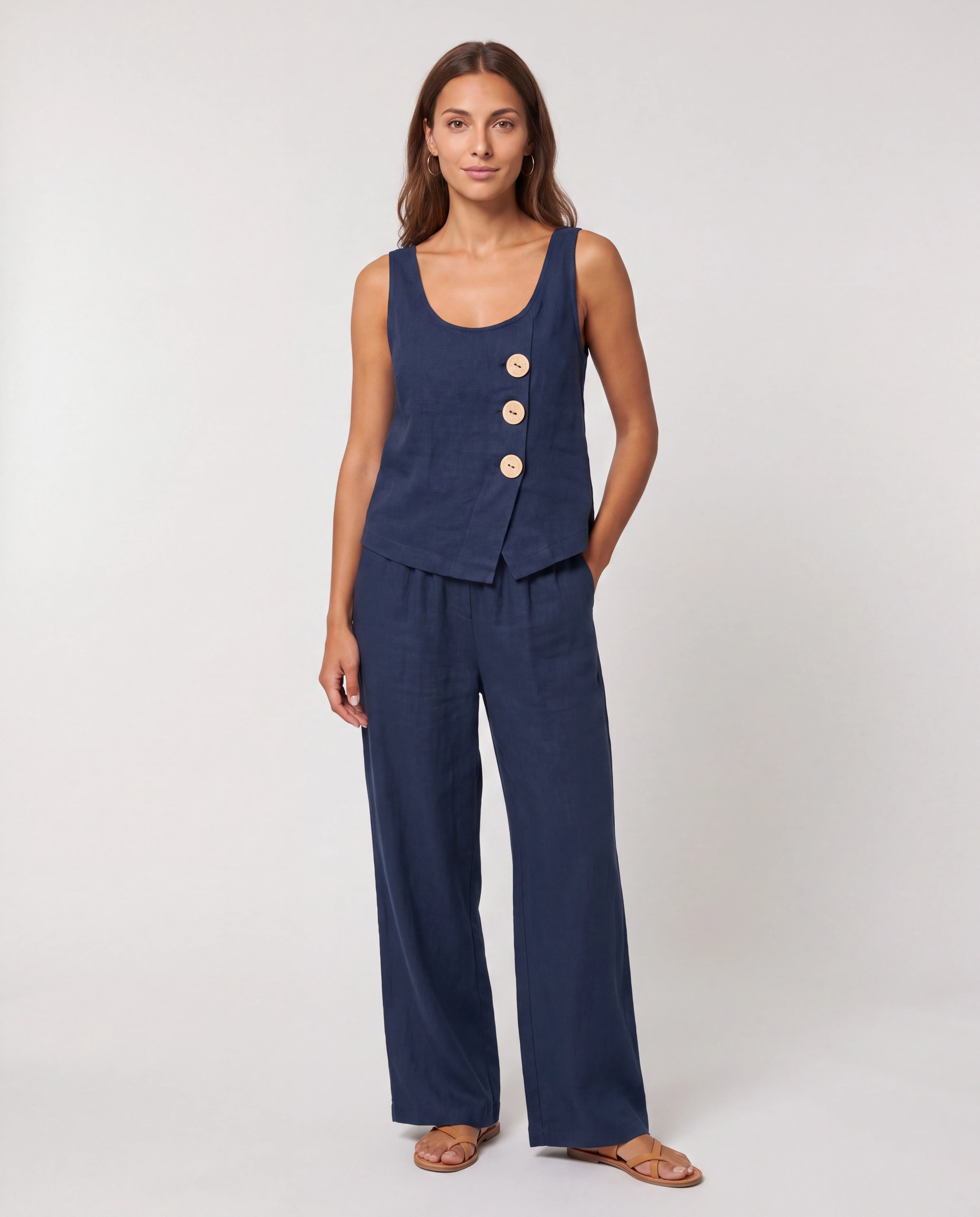 Ensemble débardeur boutonné et pantalon large Isabeau — Bleu Marine — vue de face studio