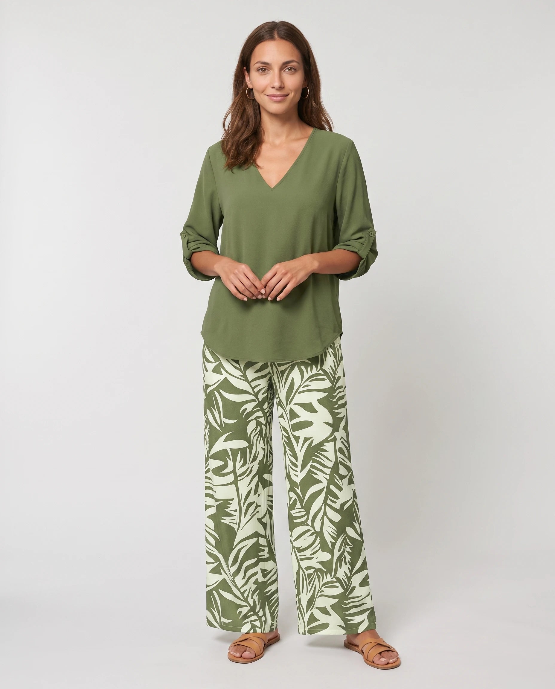 Ensemble blouse et pantalon large imprimé Servane — Vert — vue face studio