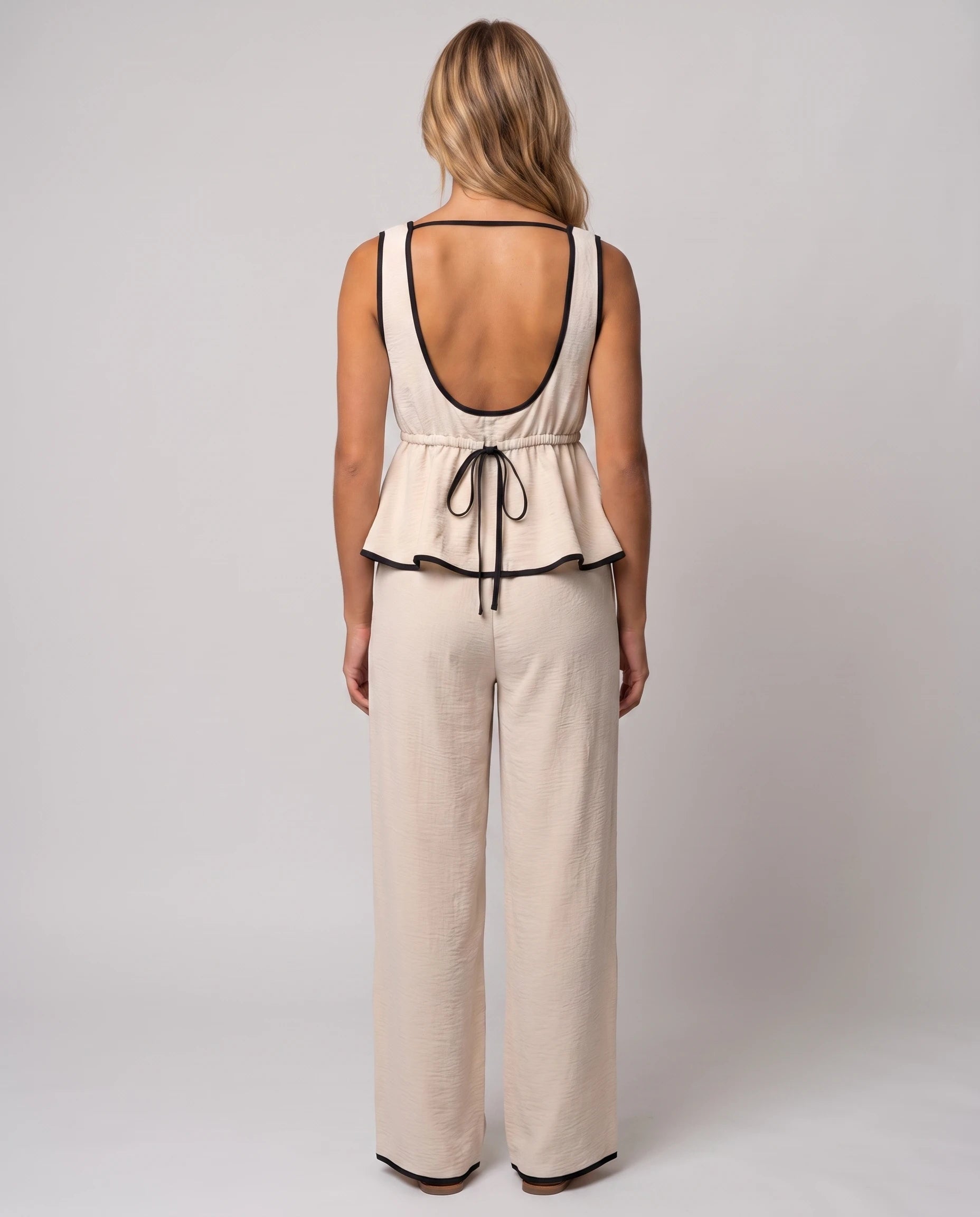 Ensemble gilet col V et pantalon large Mahaut Écru à Liseré Noir, vue de dos
