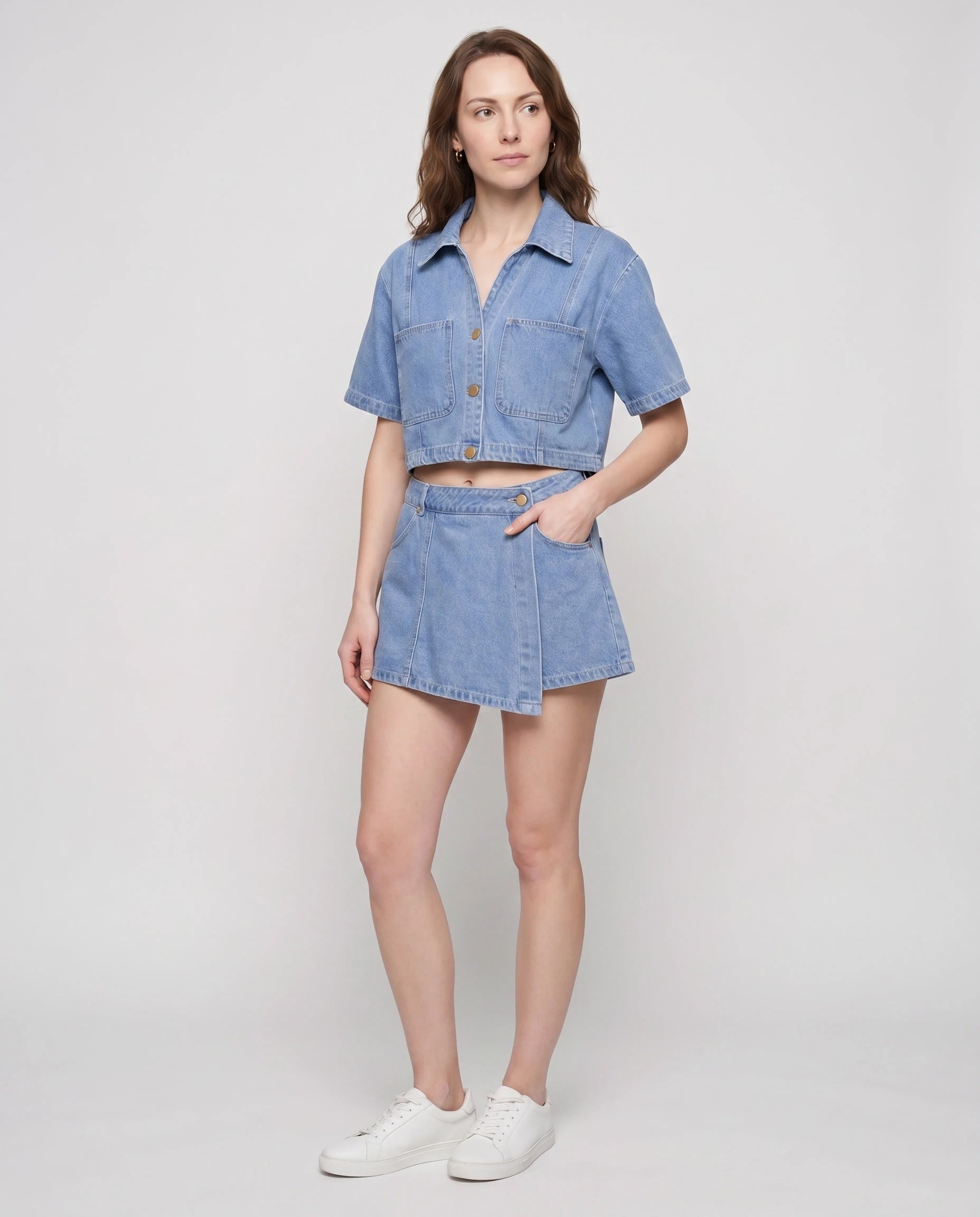 Ensemble veste courte et jupe-short en jean Bleu Ciel, vue de face studio