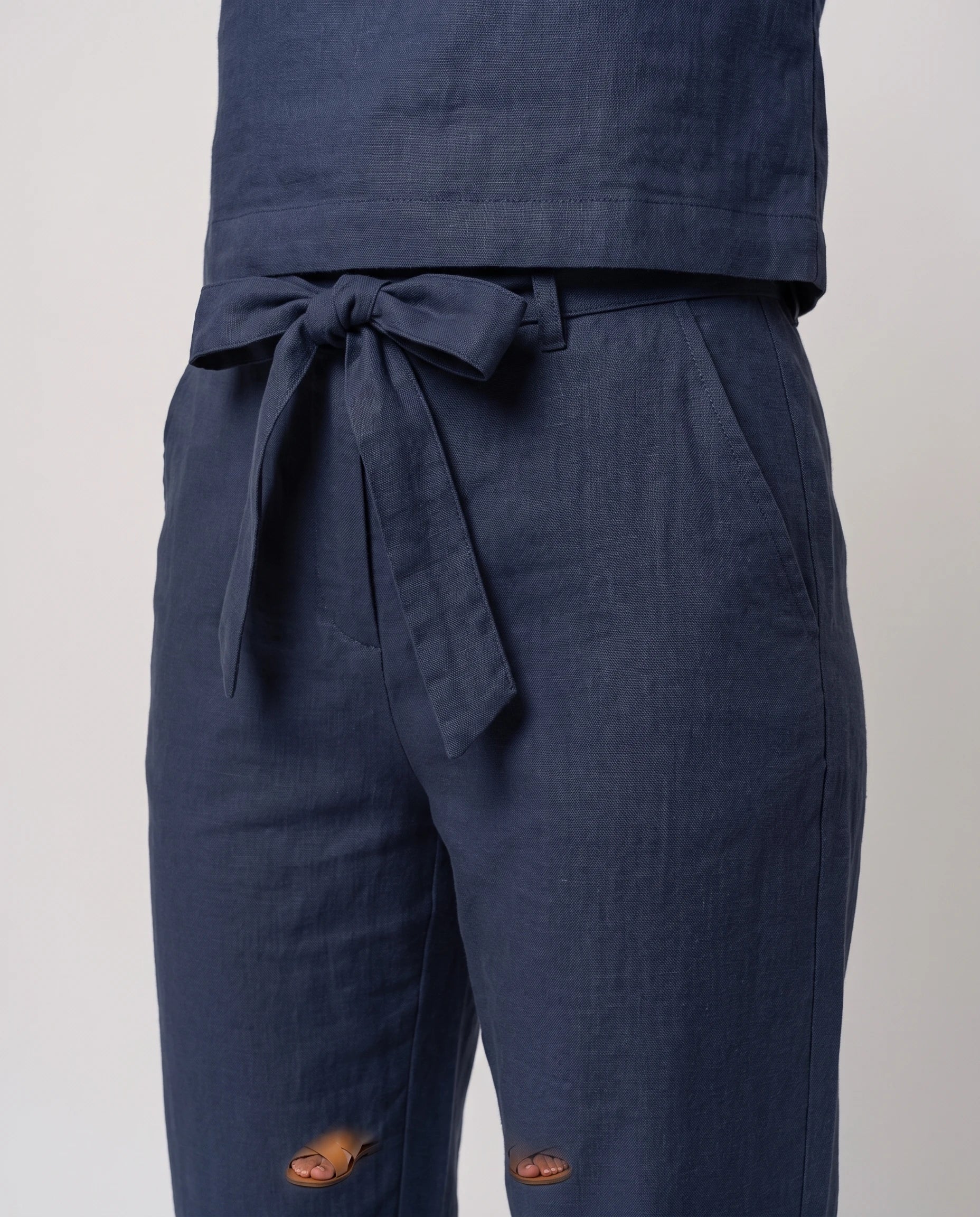 Ensemble en lin Éliane Bleu Marine — ceinture nouée et poches
