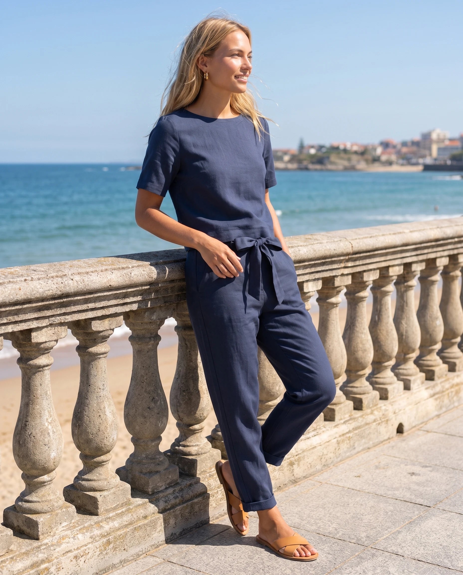 Ensemble en lin Éliane Bleu Marine — promenade bord de mer