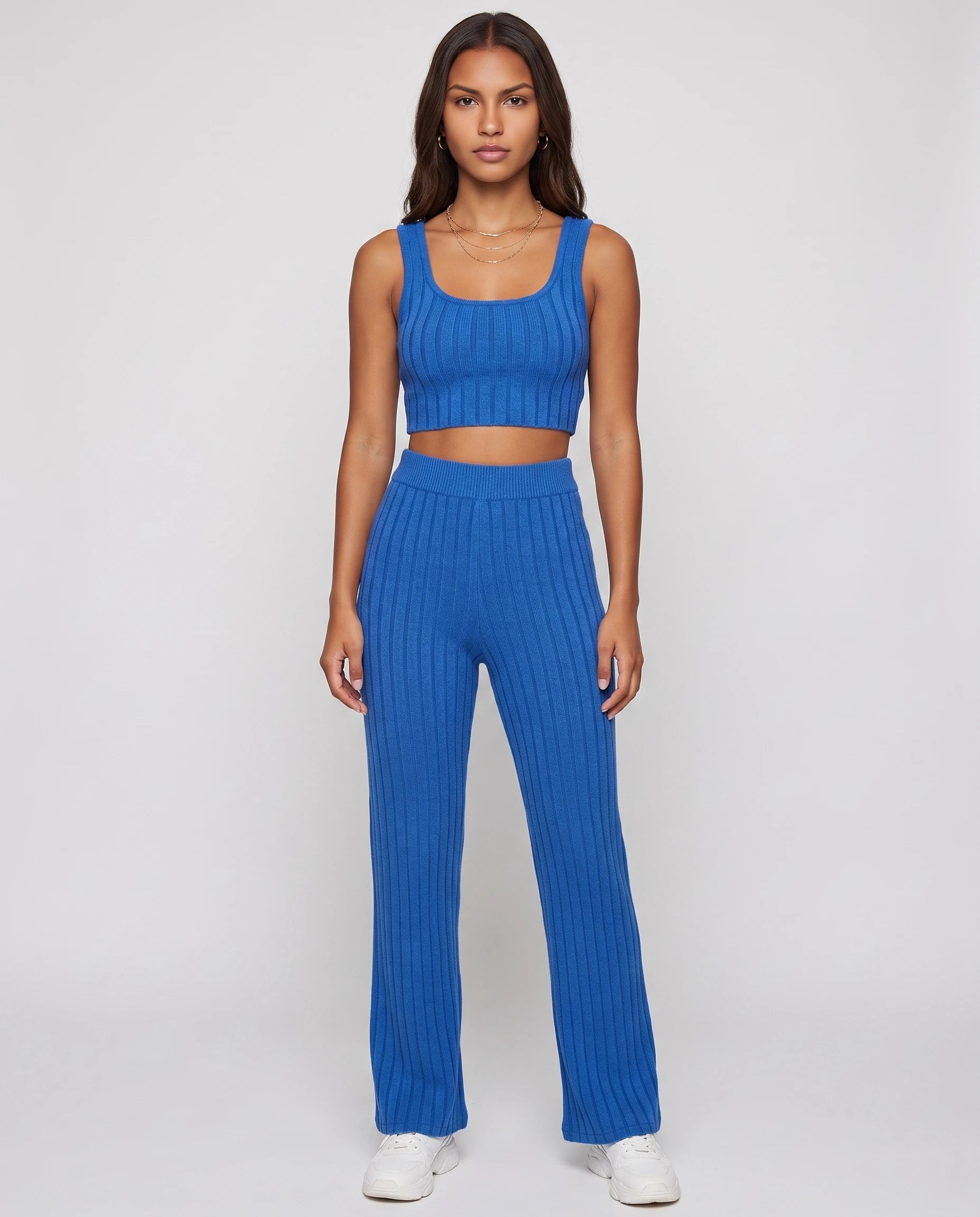 Ensemble top court et pantalon en maille cotelee Bleu Cobalt vue de face studio - Elvire | Zolena