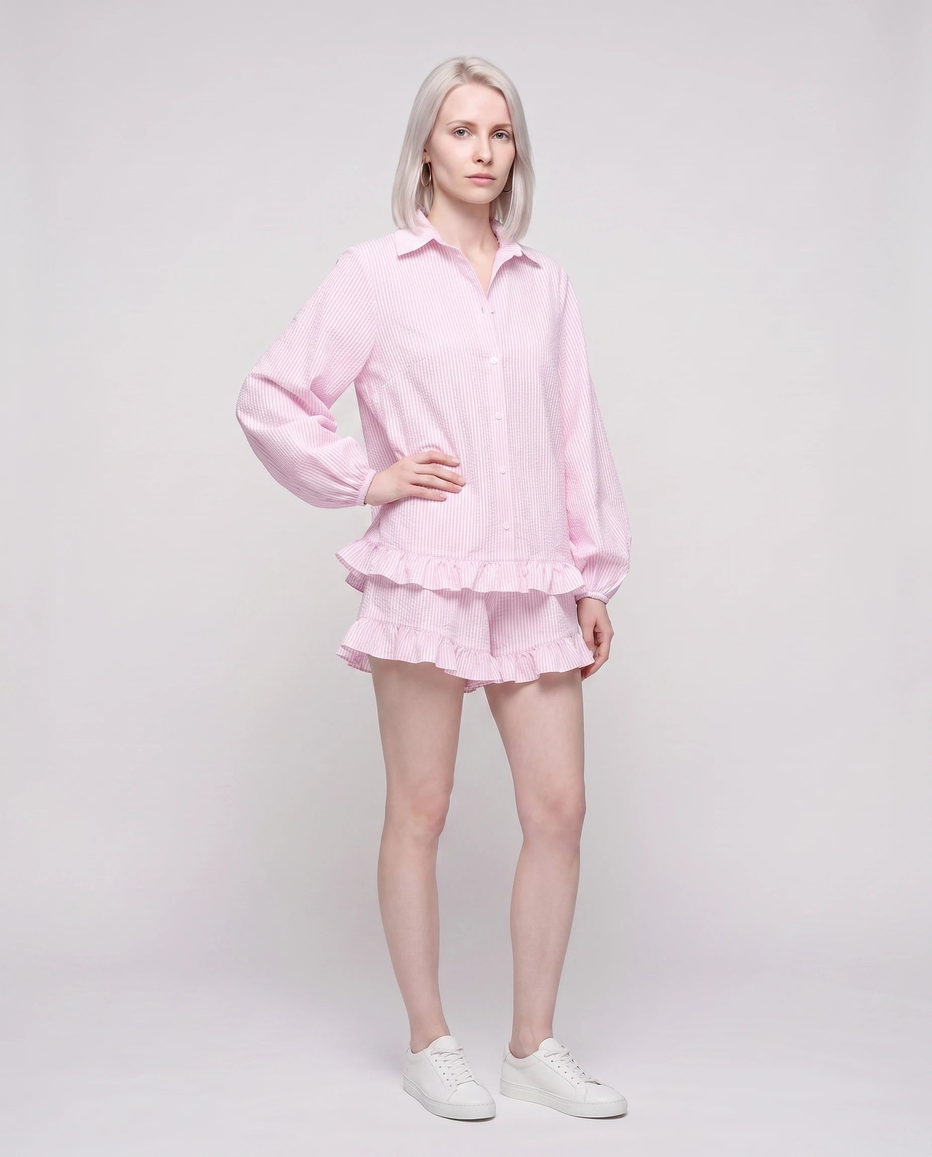 Ensemble chemise manches ballon et short à ruches Rosine — Rose — vue studio pose