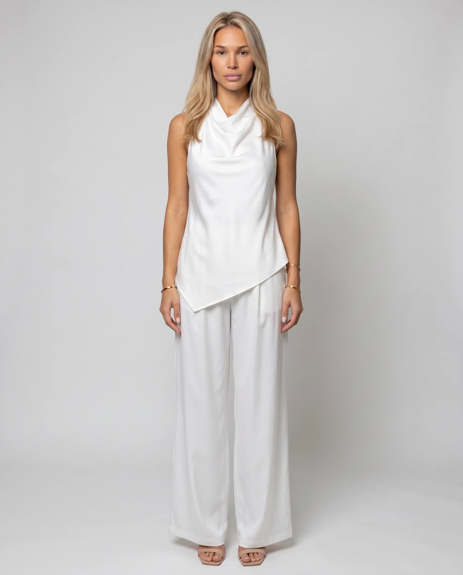 Ensemble top satin dos nu et pantalon large Vinciane — Blanc — vue face studio