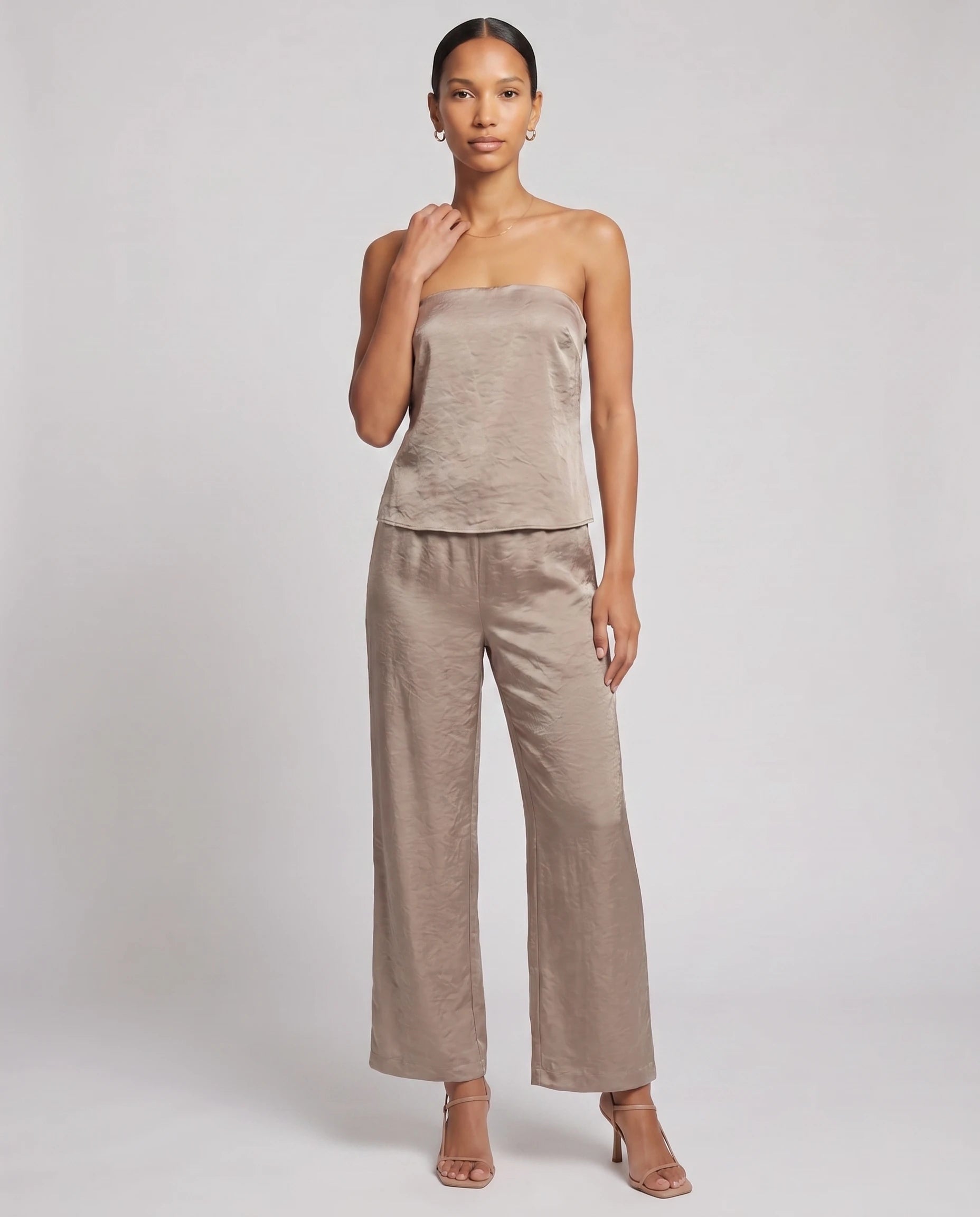 Ensemble satin bustier et pantalon large — Taupe — vue studio