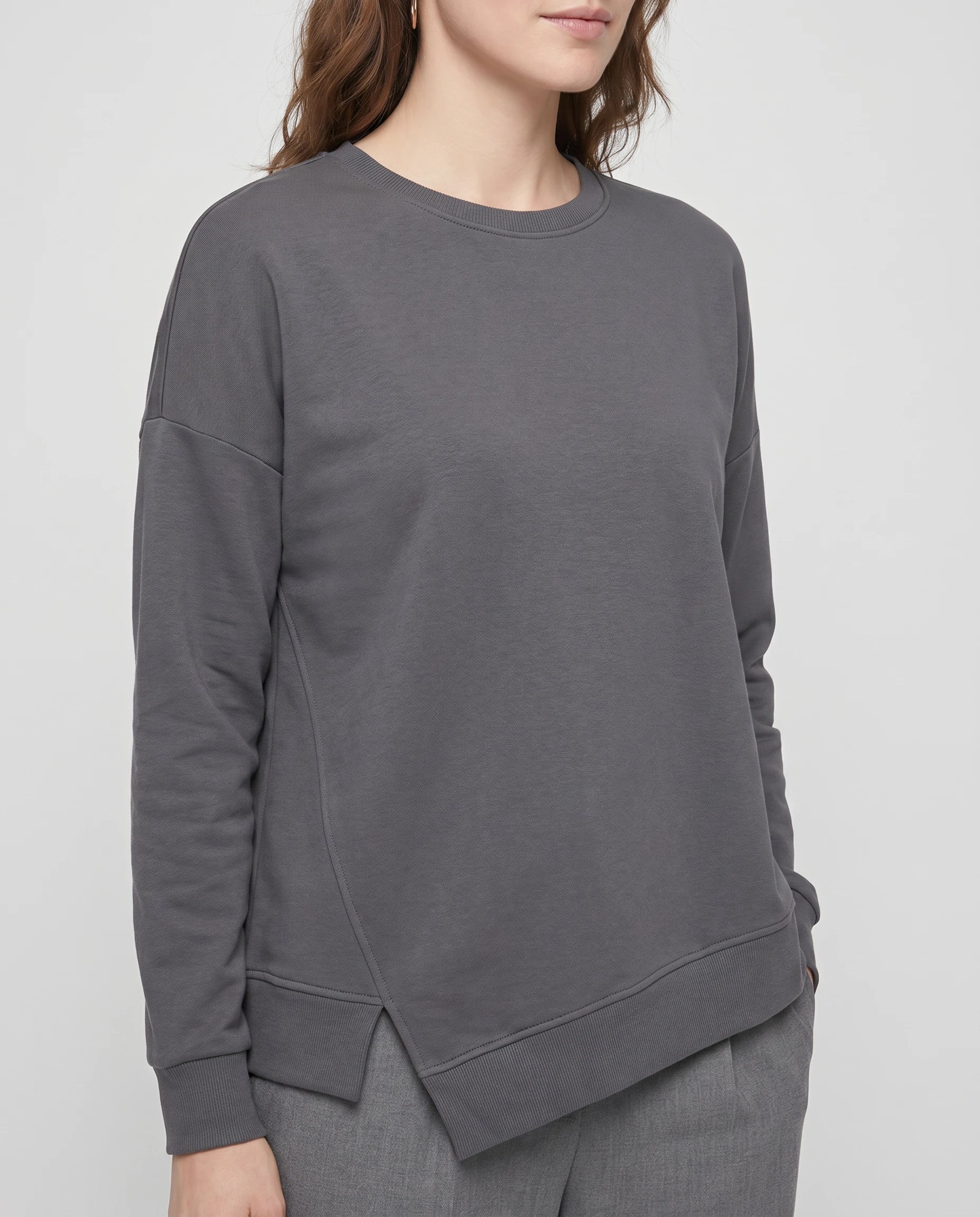 Ensemble sweat asymétrique et pantalon Bénédicte — Gris — détail ourlet asymétrique