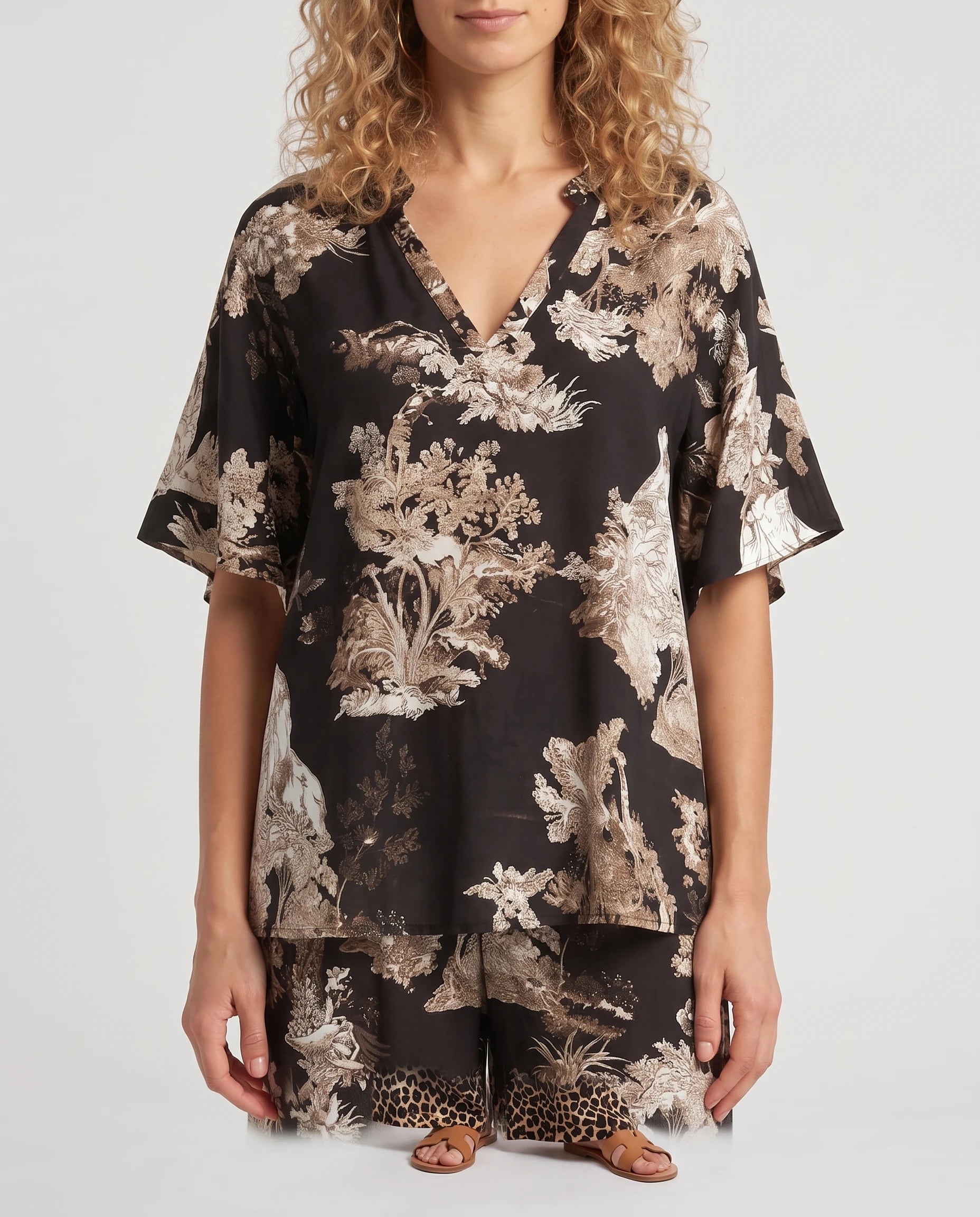 Ensemble top col V et pantalon imprimé Sylvaine — Noir — détail imprimé