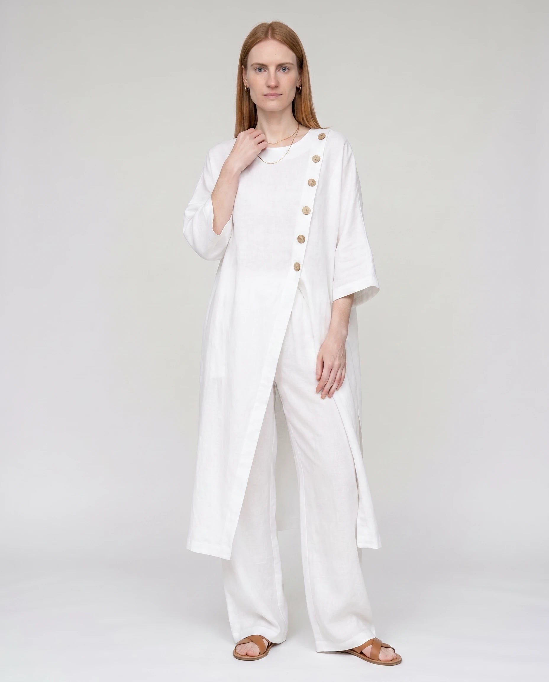 Ensemble tunique longue en lin et pantalon large Blanc vue de face studio - Ombeline | Zolena