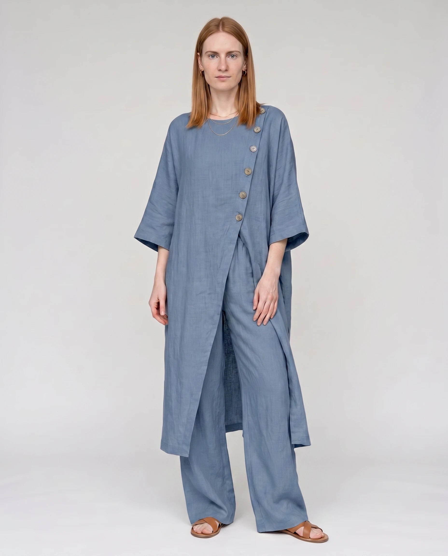 Ensemble tunique longue en lin et pantalon large Bleu vue de face studio - Ombeline | Zolena
