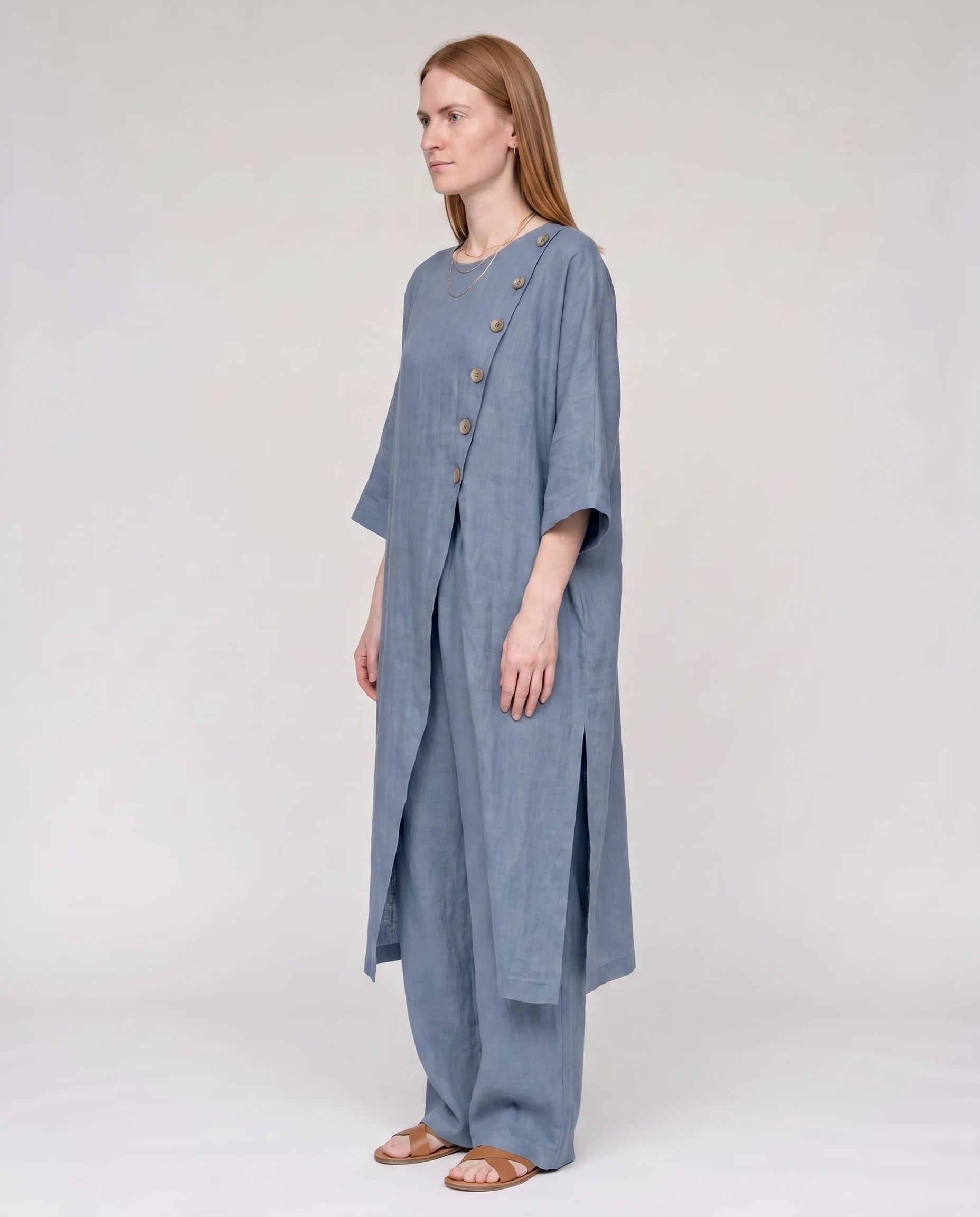Ensemble tunique longue en lin et pantalon large Bleu vue de profil studio - Ombeline | Zolena