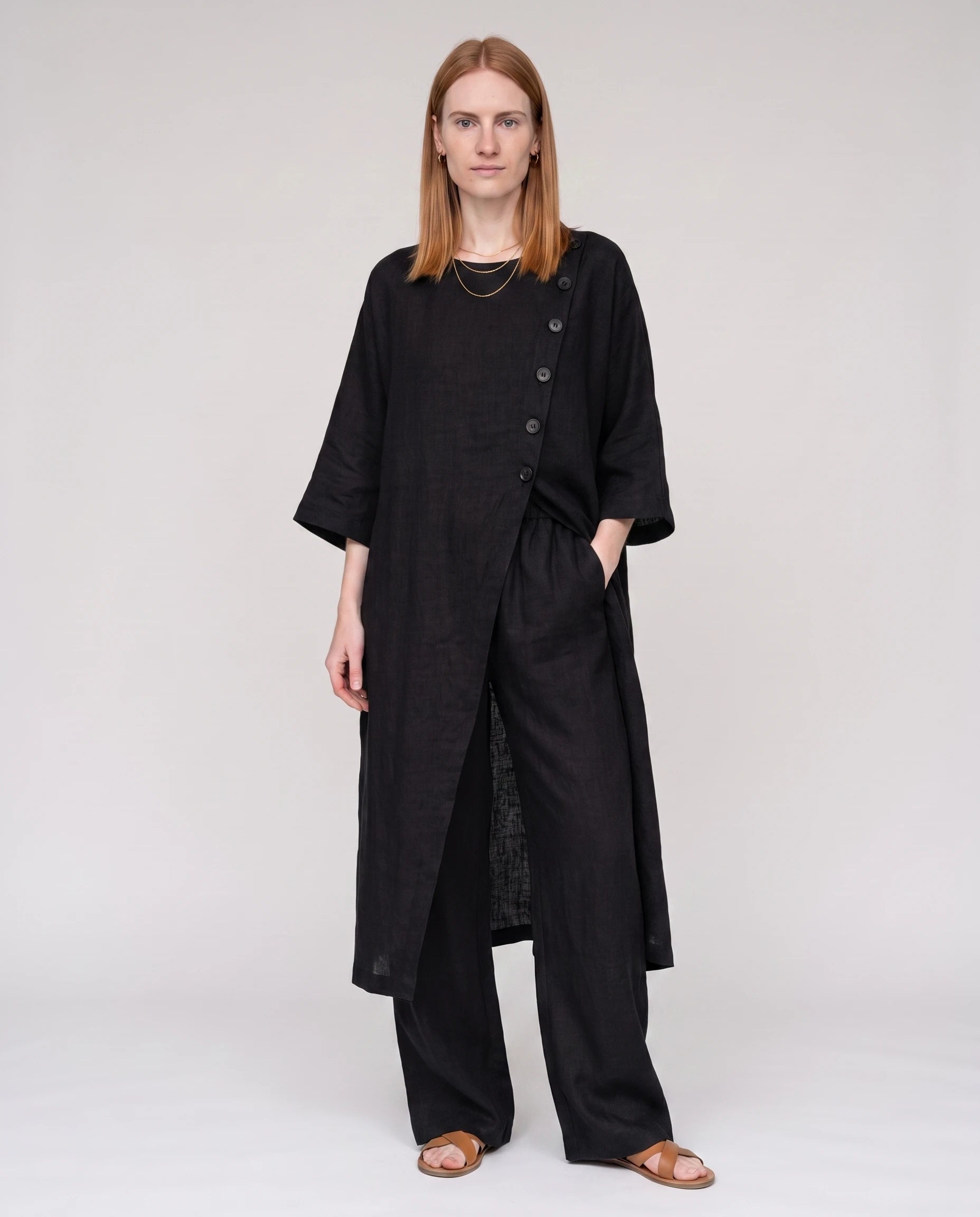 Ensemble tunique longue en lin et pantalon large Noir vue de face studio - Ombeline | Zolena