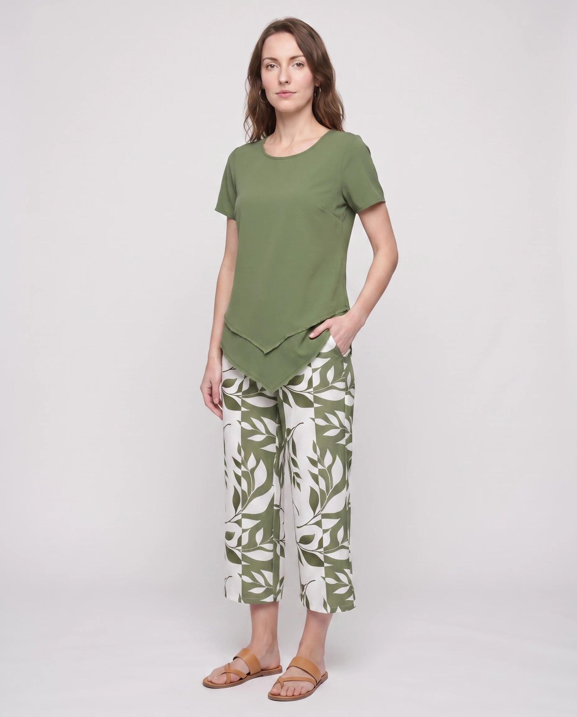 Ensemble tunique superposée et pantalon imprimé Quitterie — Vert — vue studio pose