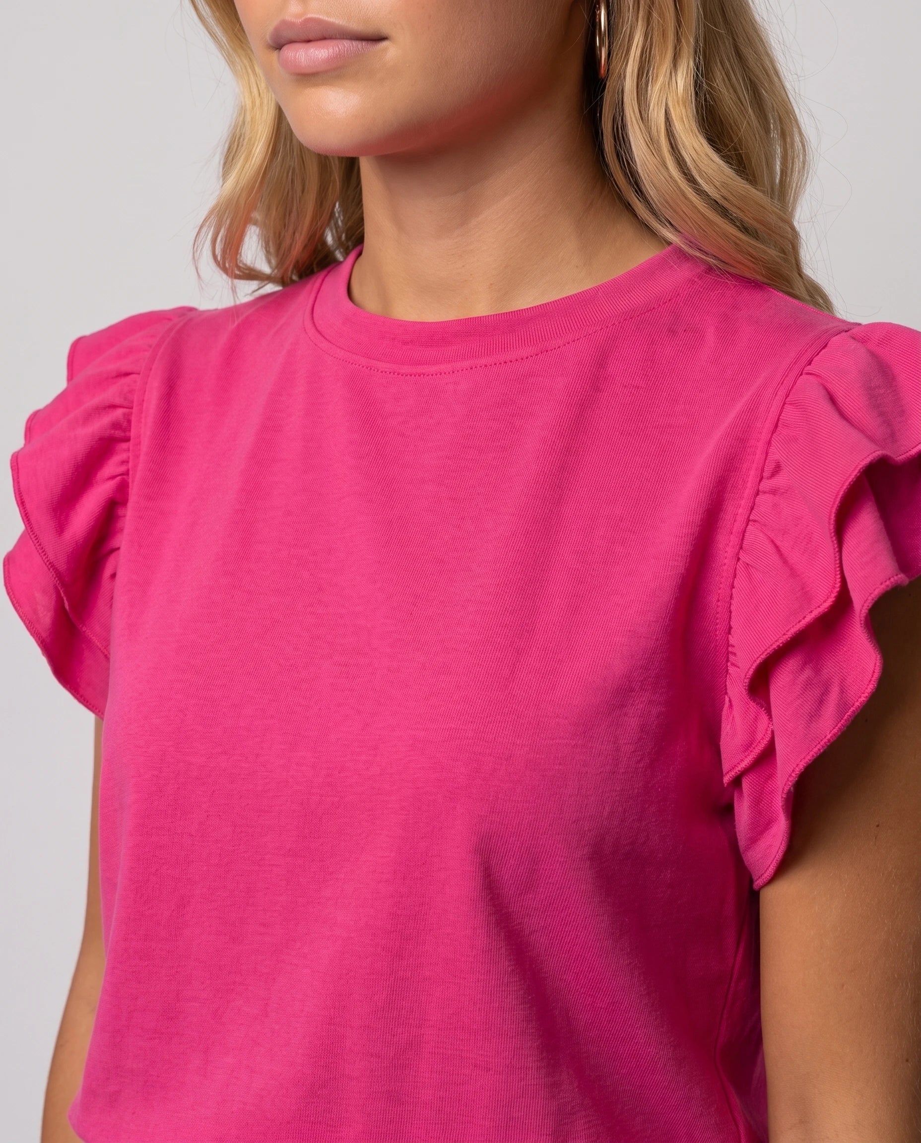 Ensemble top à volants et short Pétronille — Fuchsia — détail volants d'épaule