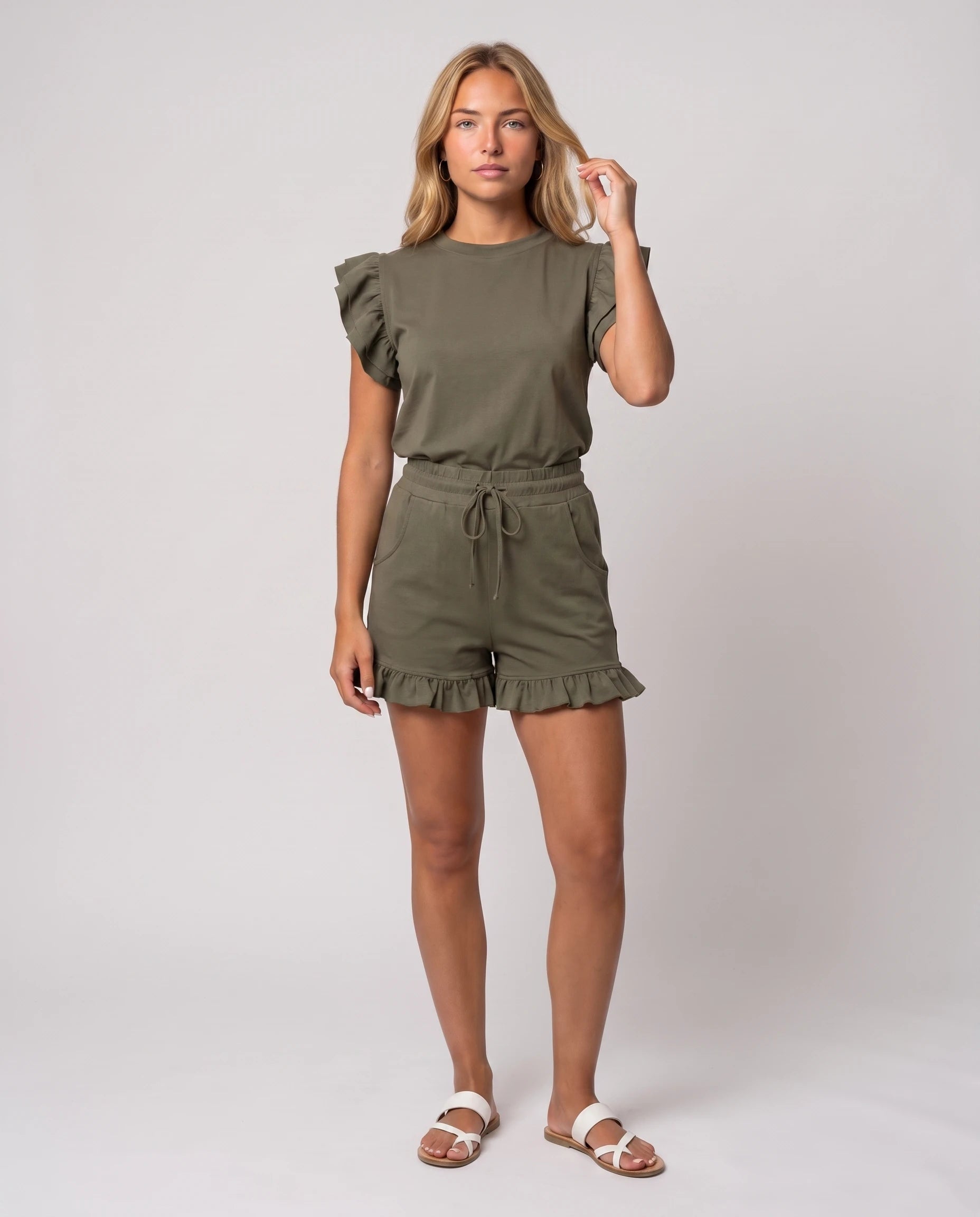 Ensemble top à volants et short Pétronille — Kaki — vue studio pose