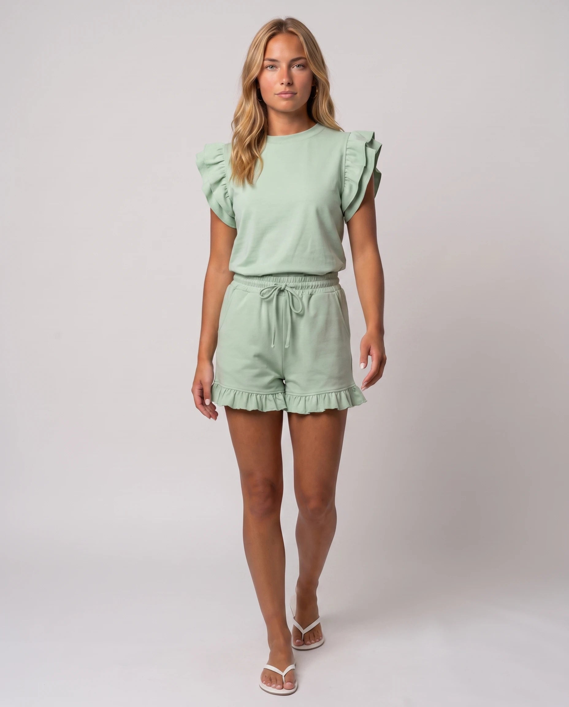 Ensemble top à volants et short Pétronille — Menthe — vue studio pose