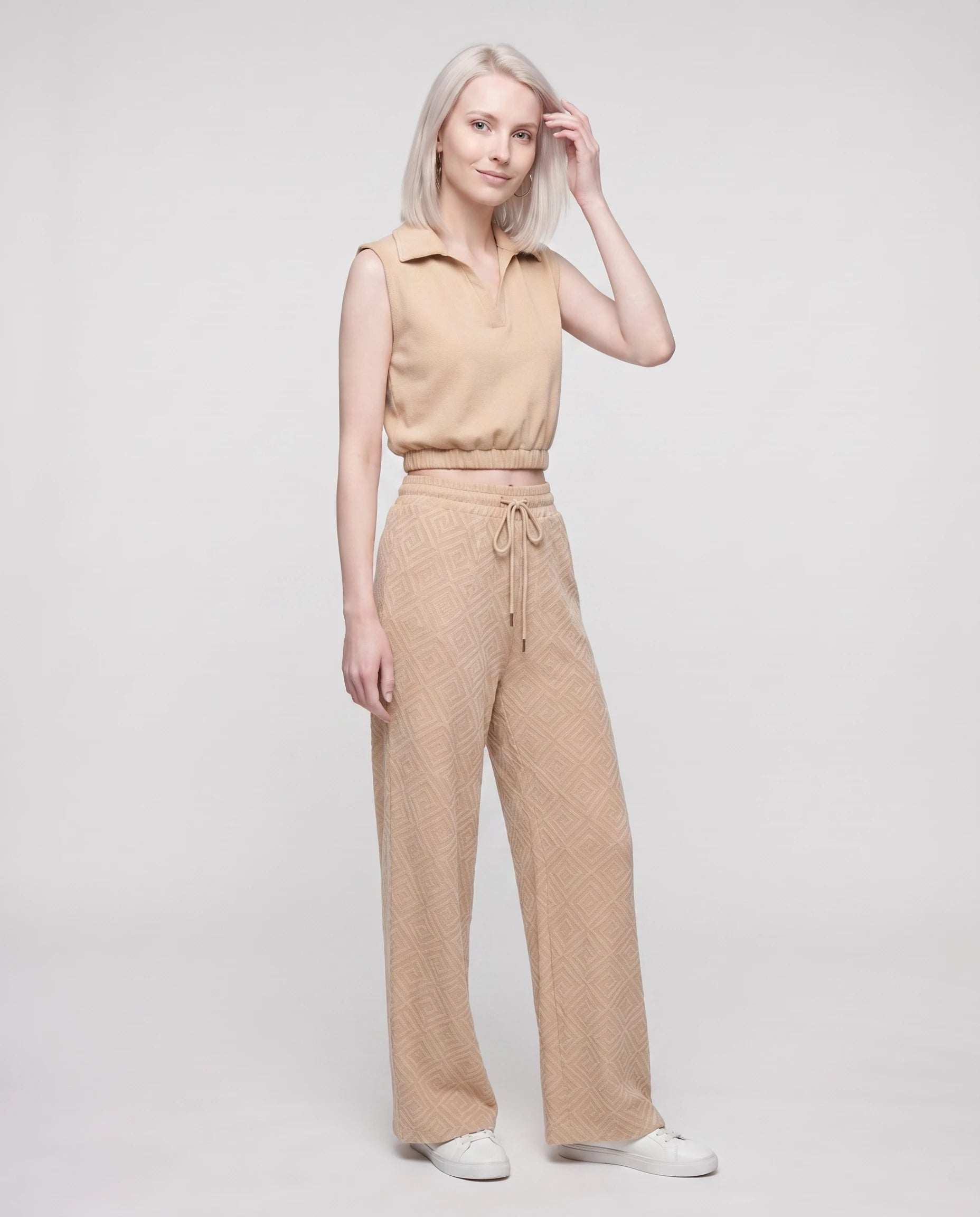 Ensemble top col polo sans manches et pantalon large Gersende — Beige — vue studio pose