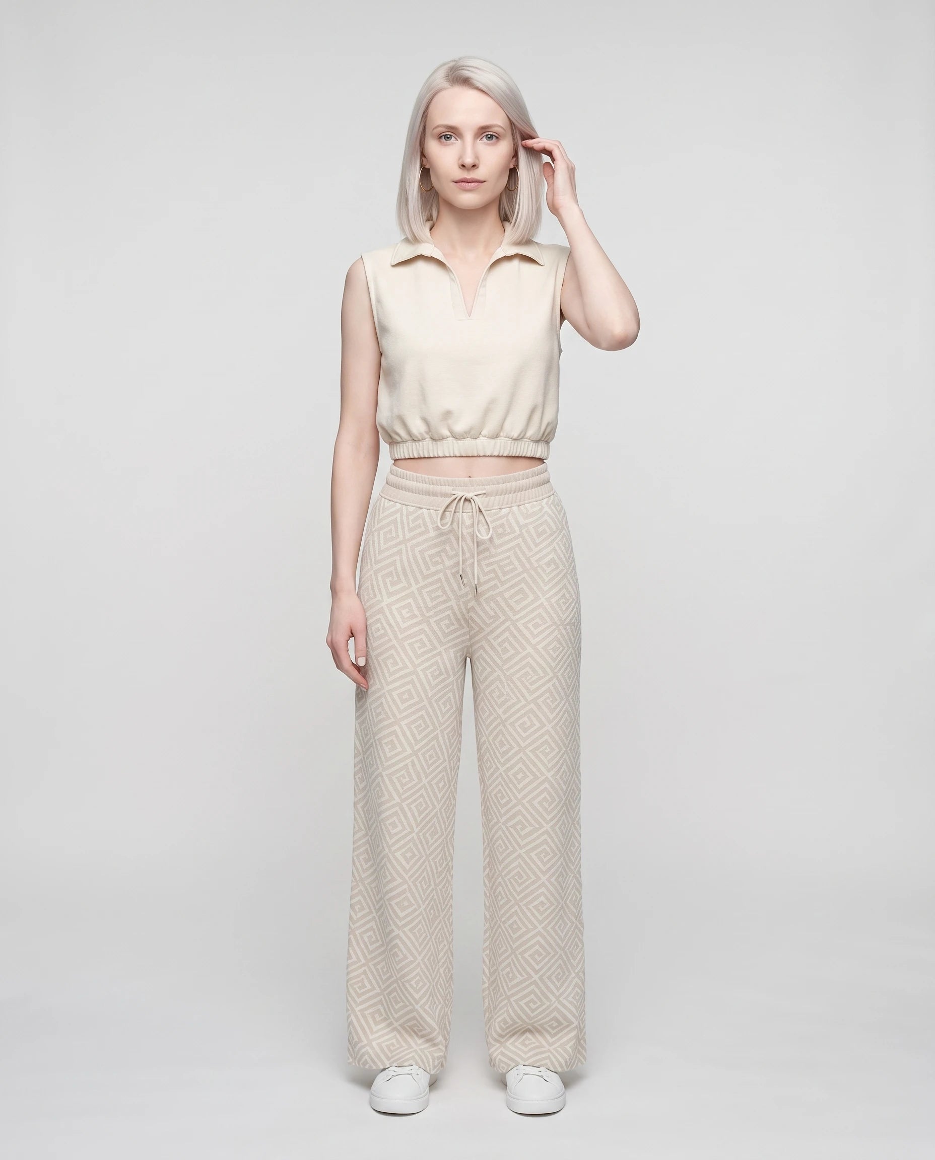 Ensemble top col polo sans manches et pantalon large Gersende — Écru — vue face studio
