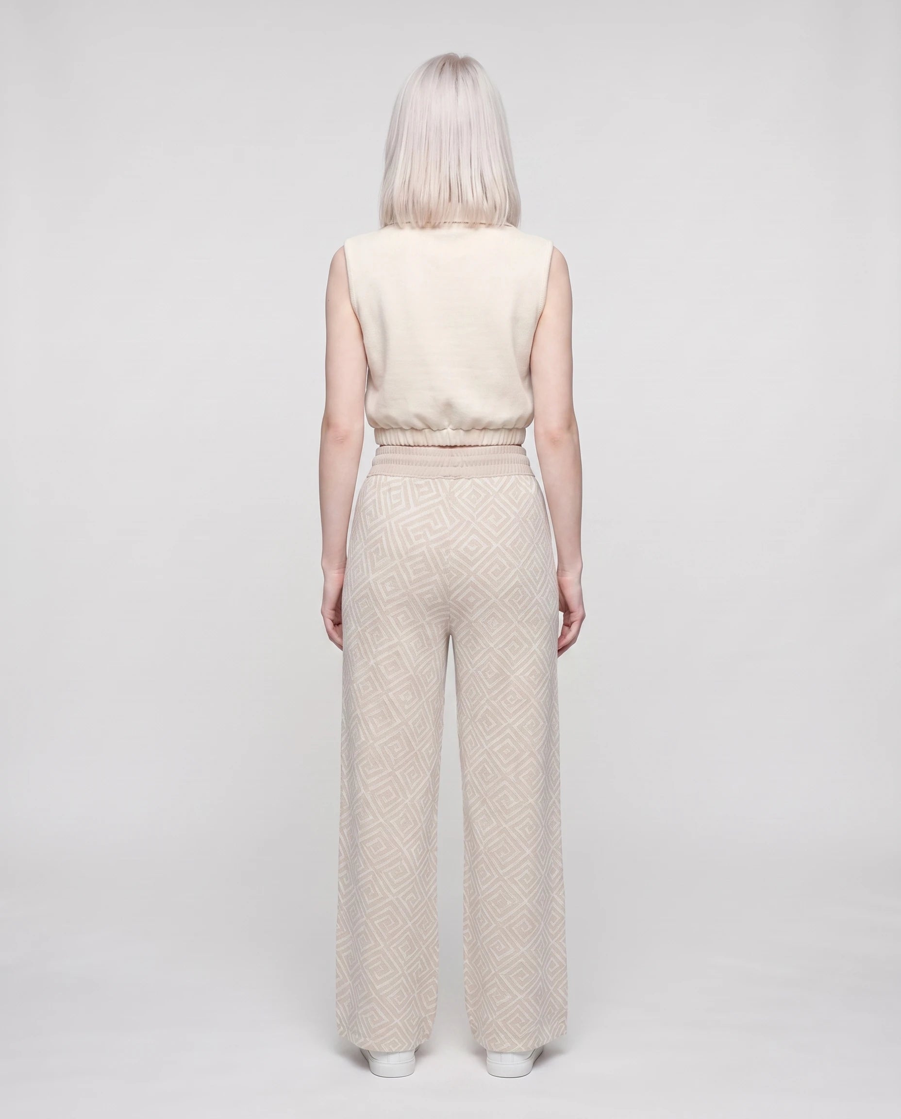 Ensemble top col polo sans manches et pantalon large Gersende — Écru — vue dos studio