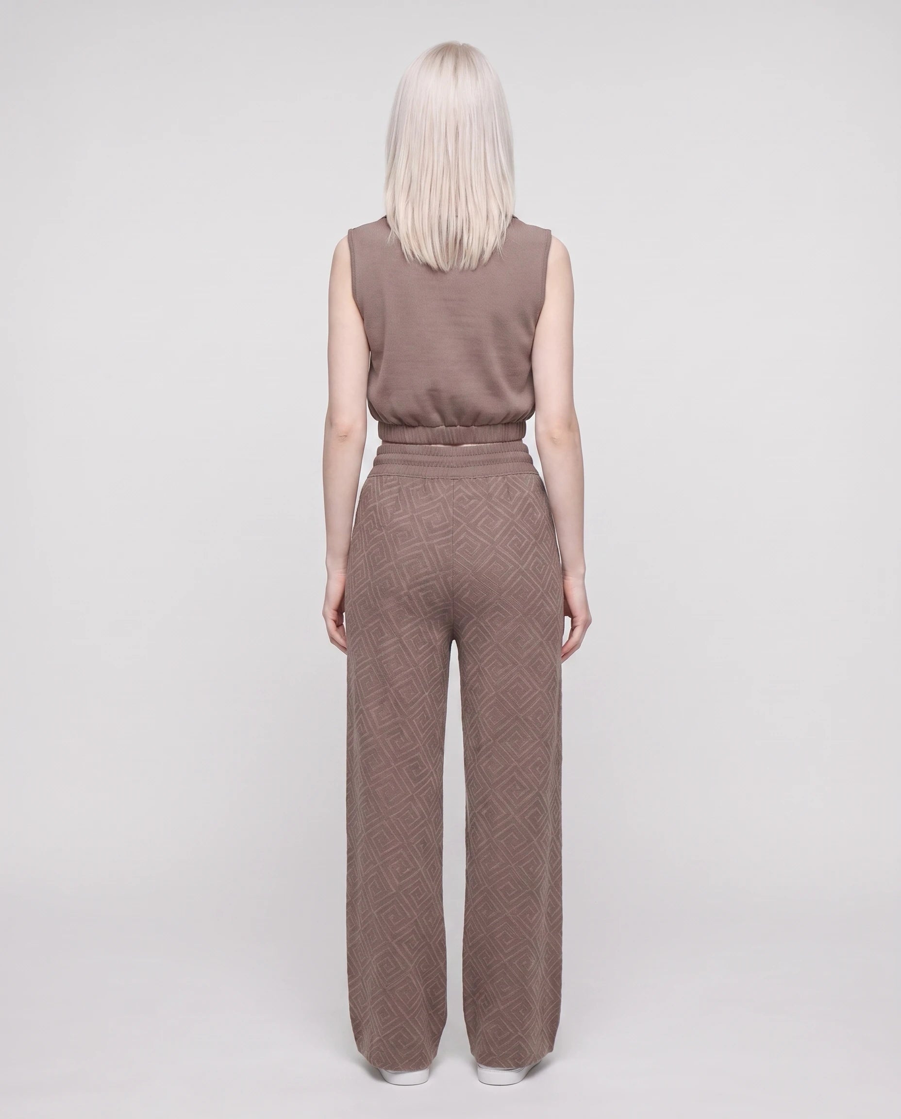 Ensemble top col polo sans manches et pantalon large Gersende — Taupe — vue dos studio