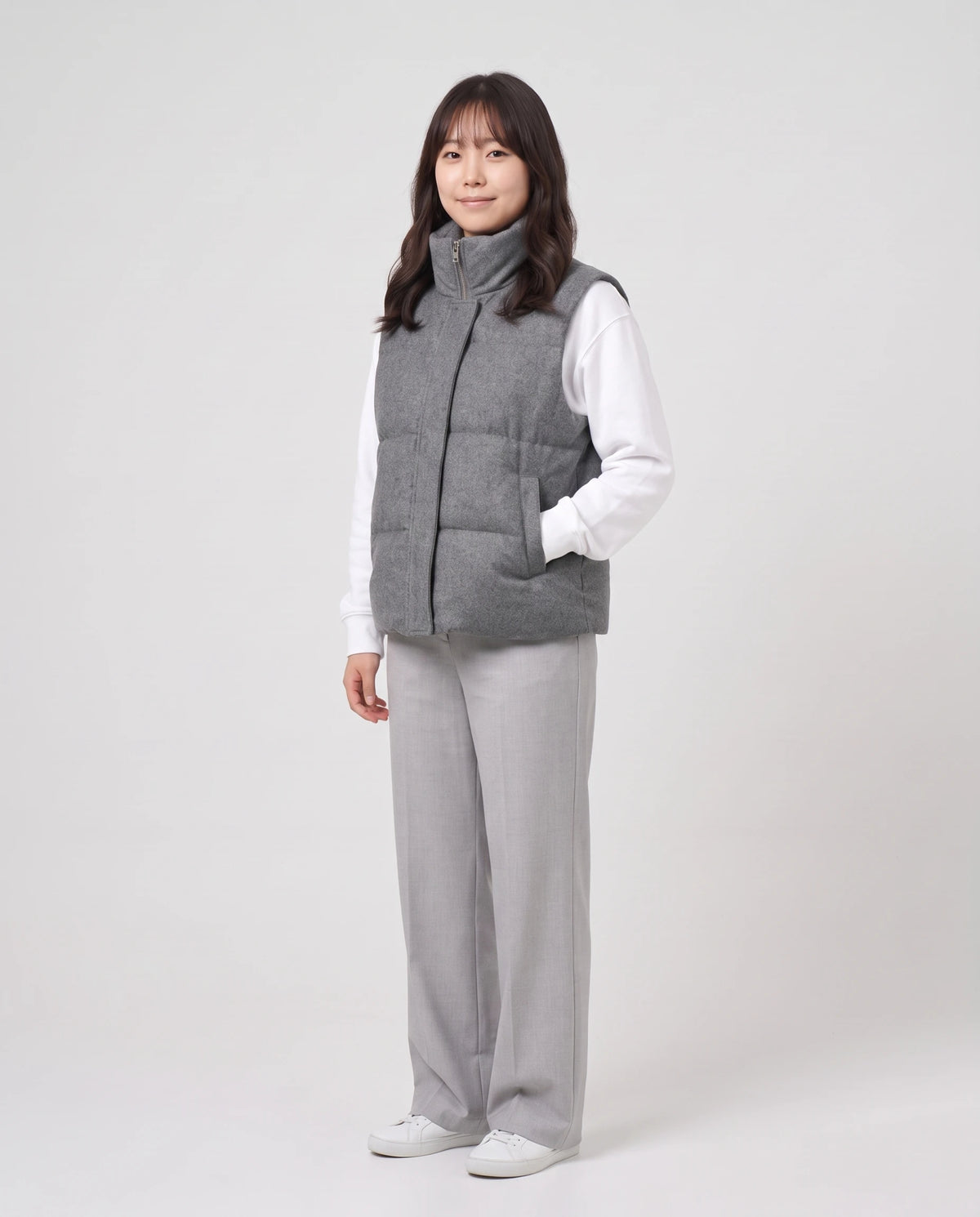 Gilet matelassé en lainage chiné à col montant Roxanne en Gris Anthracite Chiné, vue de trois quarts, col montant