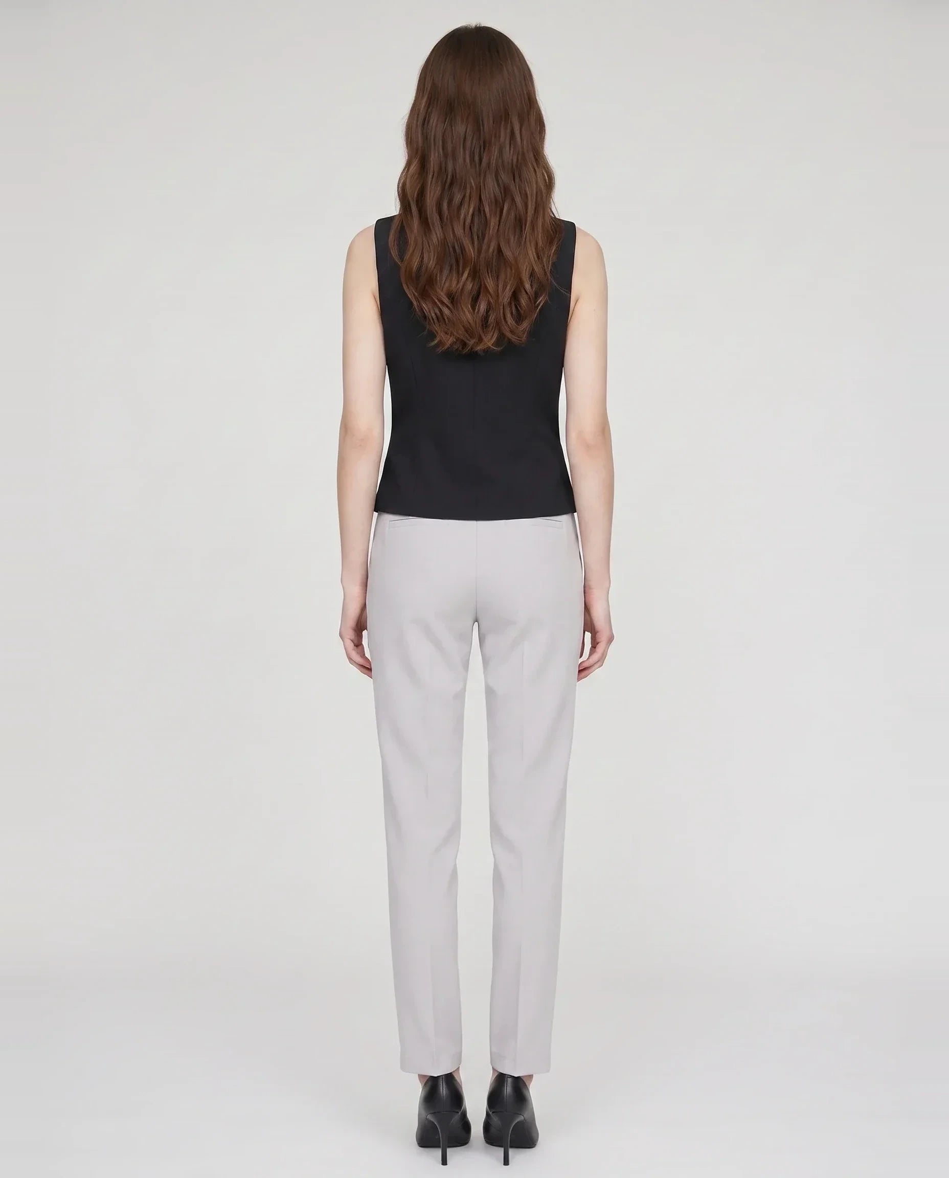 Gilet de tailleur col V noir Marthe, vue de dos en studio