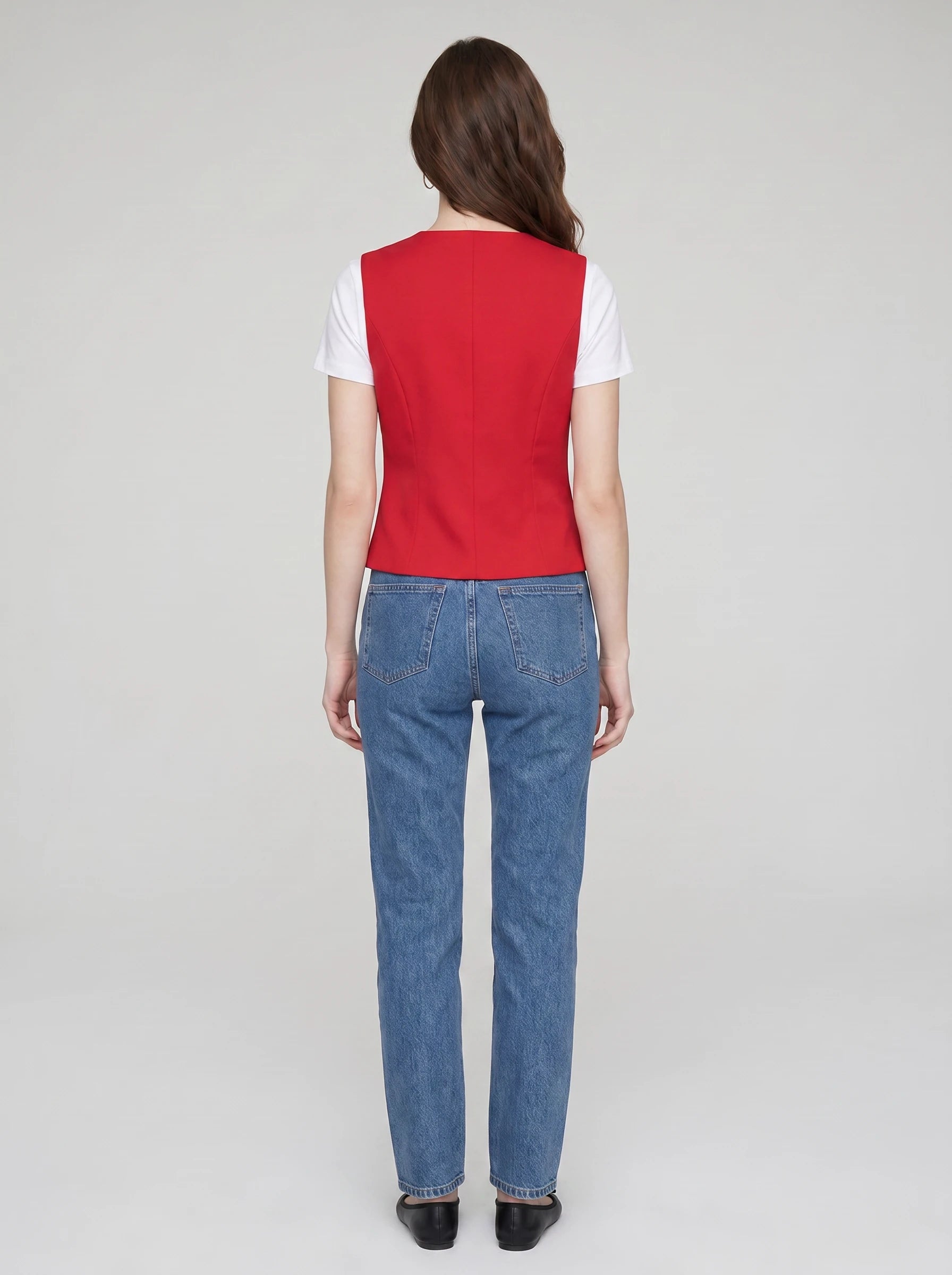 Gilet de tailleur col V rouge Marthe, vue de dos en studio