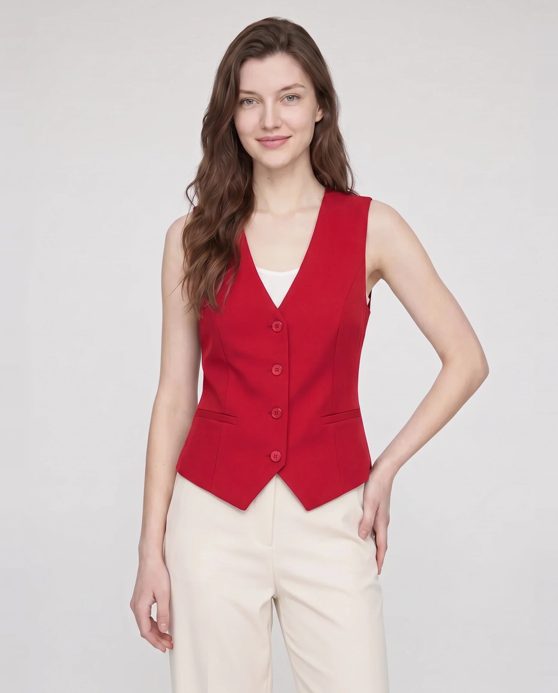Gilet de tailleur col V rouge profond Marthe, plan rapproché en studio