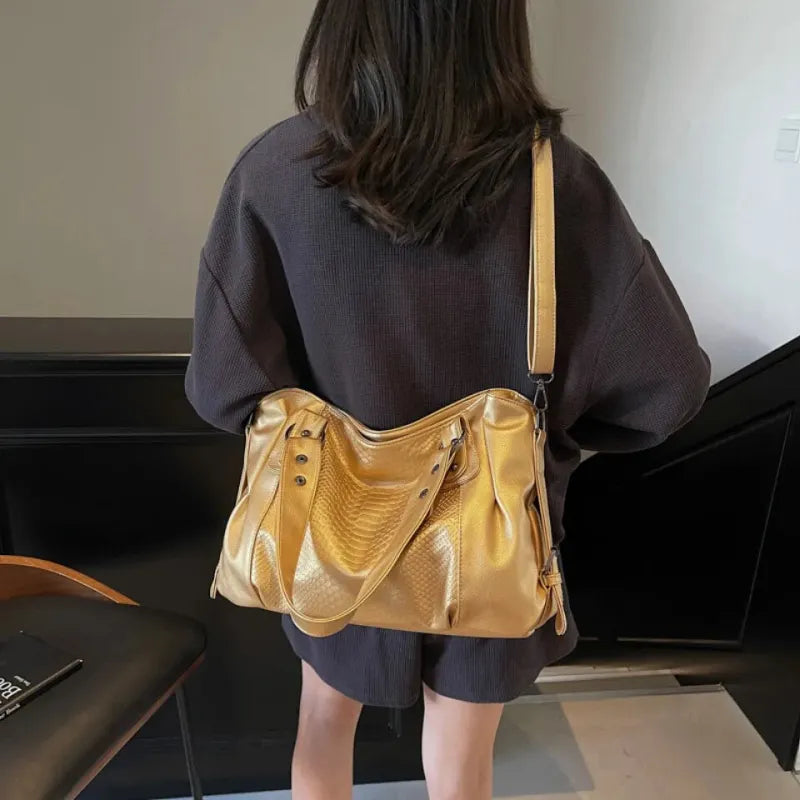 Grand sac à main bandoulière de cours imitation croco Manon