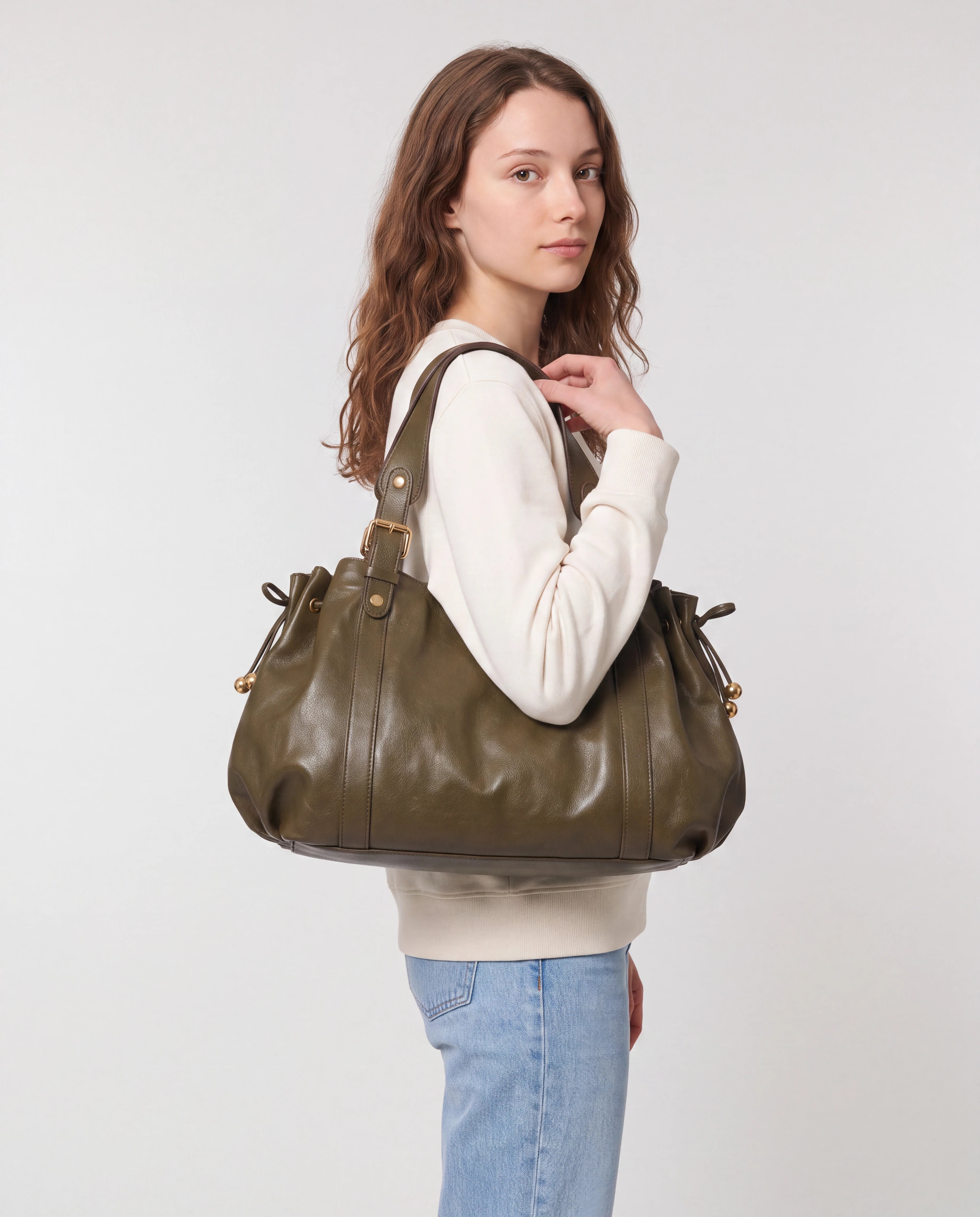 Grand sac à main de cours bowling souple Enora coloris Kaki — porté à l'épaule, de profil
