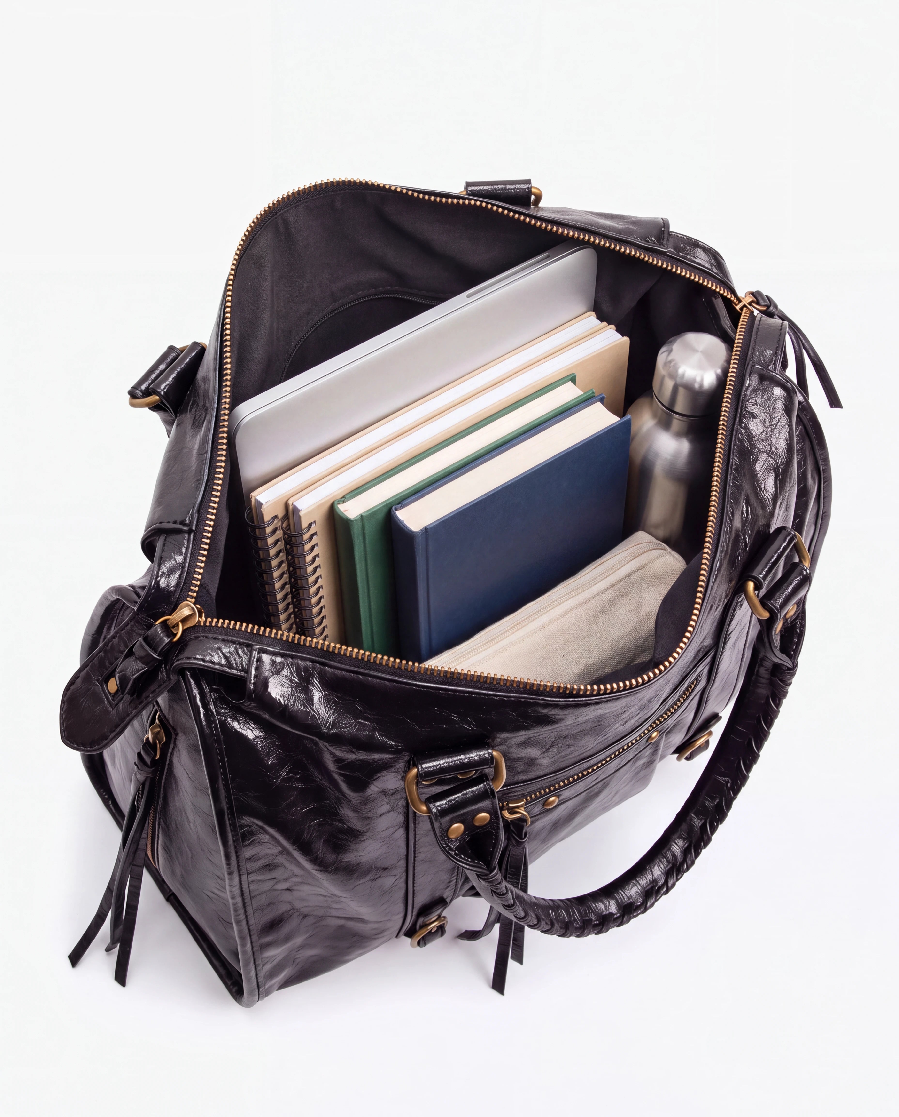 Grand sac à main de cours vintage à franges et bandoulière Laurine coloris Noir — intérieur avec ordinateur portable, cahiers A4 et livres