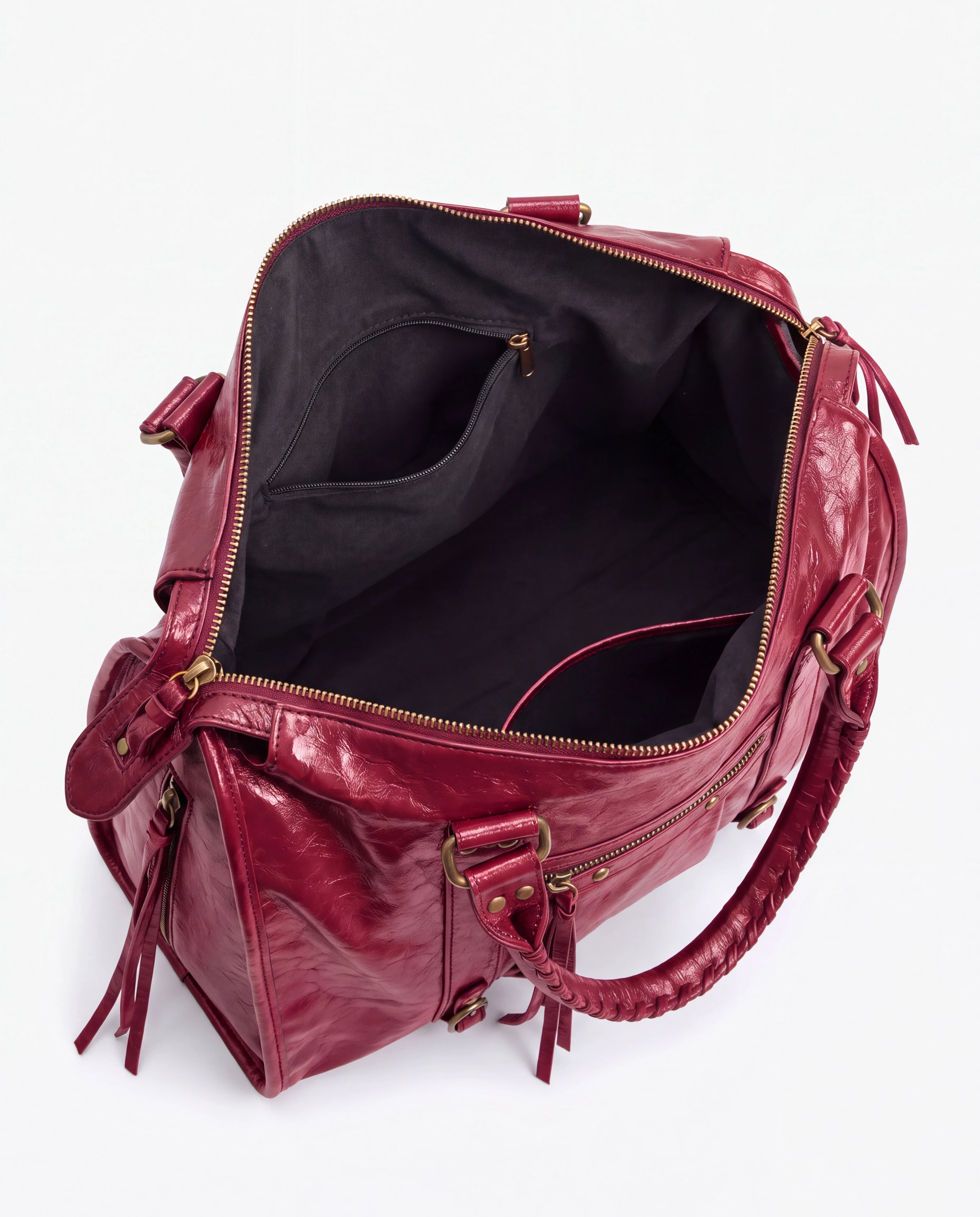 Grand sac à main de cours vintage à franges et bandoulière Laurine coloris Rouge Framboise — intérieur vide, doublure et poche zippée