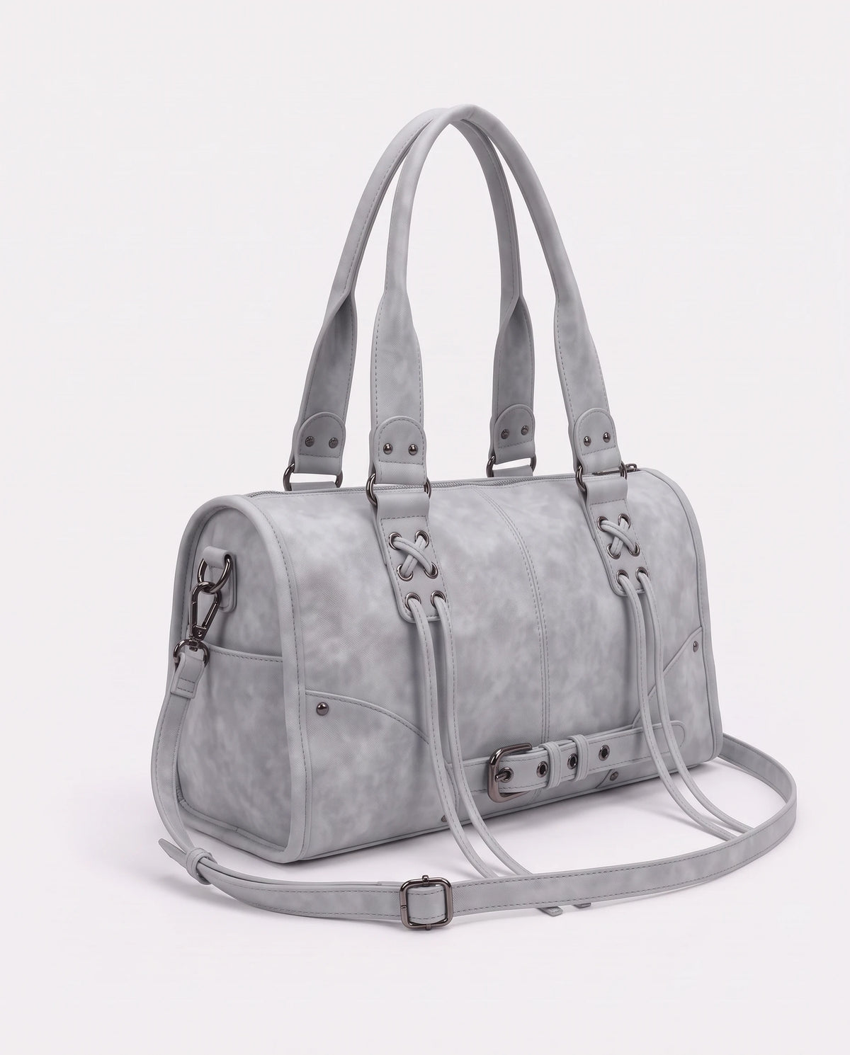 Grand sac à main bowling bandoulière style motard à lacets Avril coloris Gris, vue de trois quarts avec sa bandoulière amovible