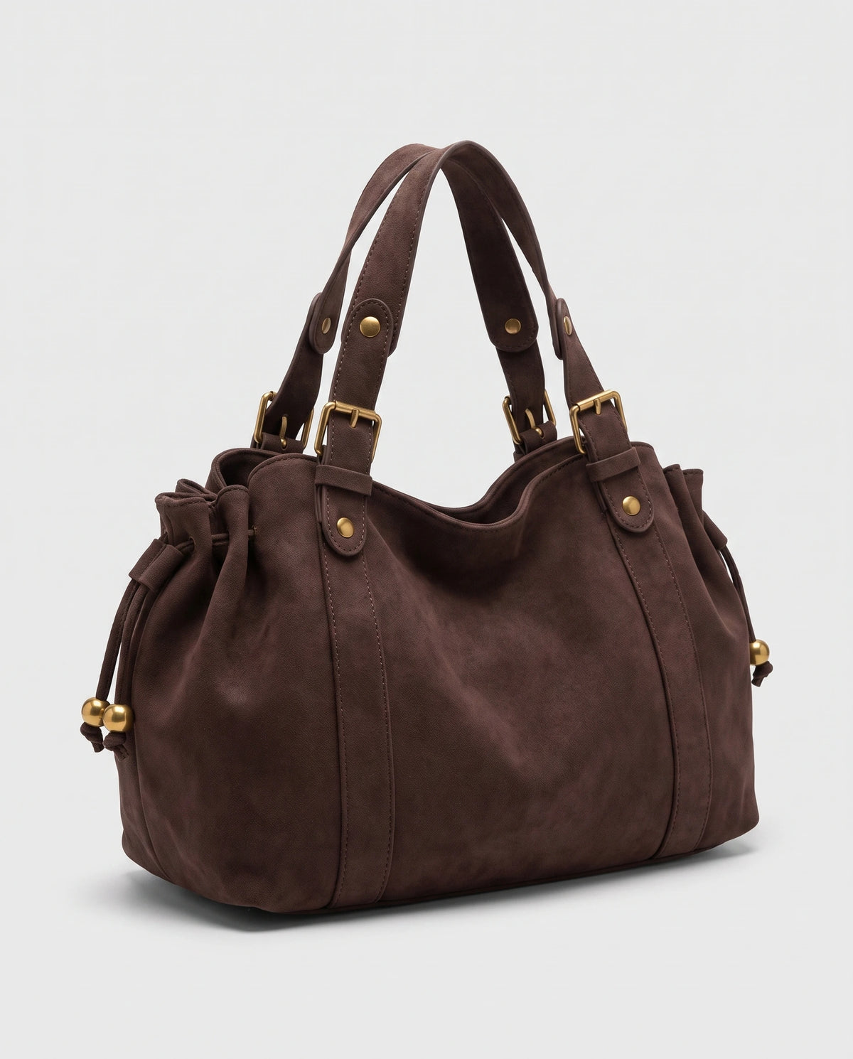 Grand sac à main de cours bowling en suédine Océane coloris Café, packshot studio de trois quarts, anses courtes