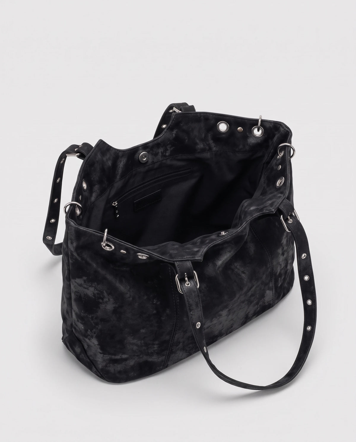 Grand sac à main cabas hobo vintage à œillets Billie coloris Noir, intérieur vide avec doublure noire et poche zippée