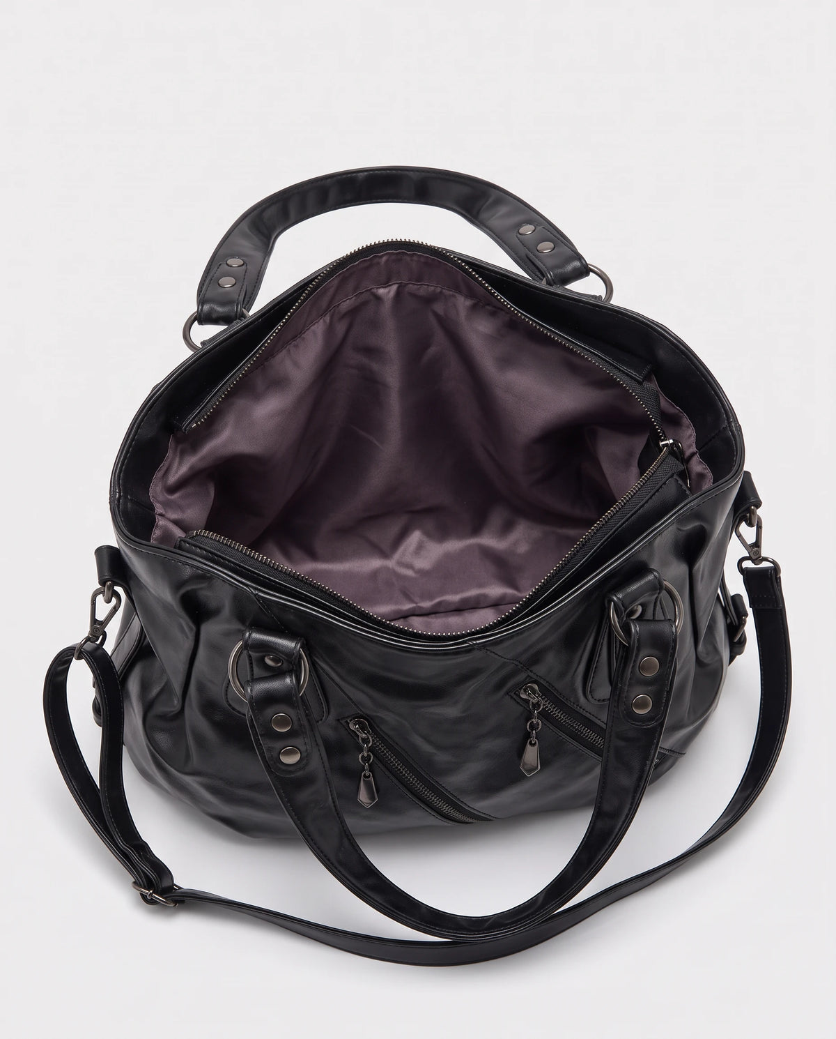 Grand sac à main hobo bandoulière style motard à zips Thelma coloris Noir, zip ouvert sur la doublure satinée aubergine