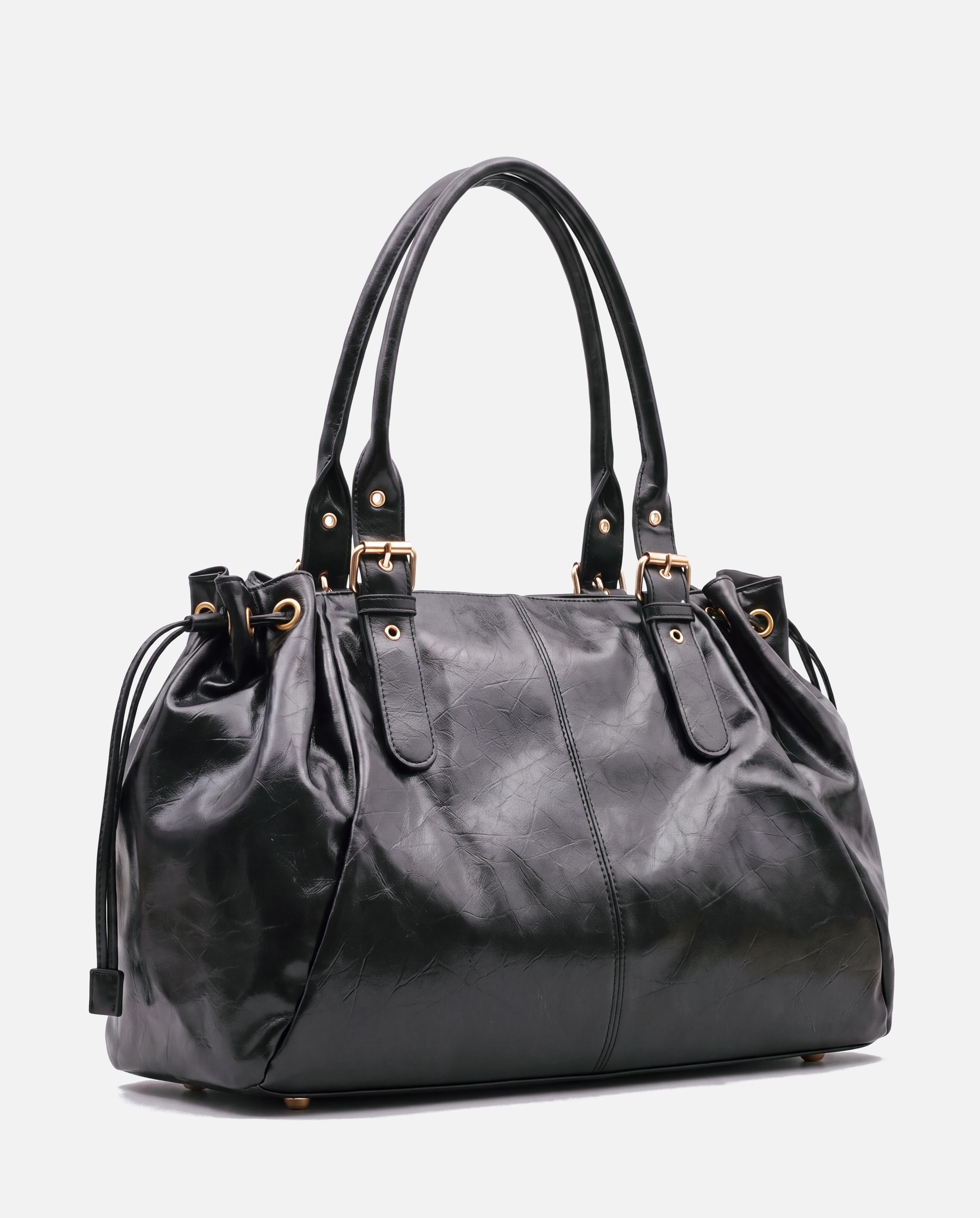 Grand sac à main de cours en simili lisse brillant Vanina coloris Noir — vue de trois quarts sur fond studio