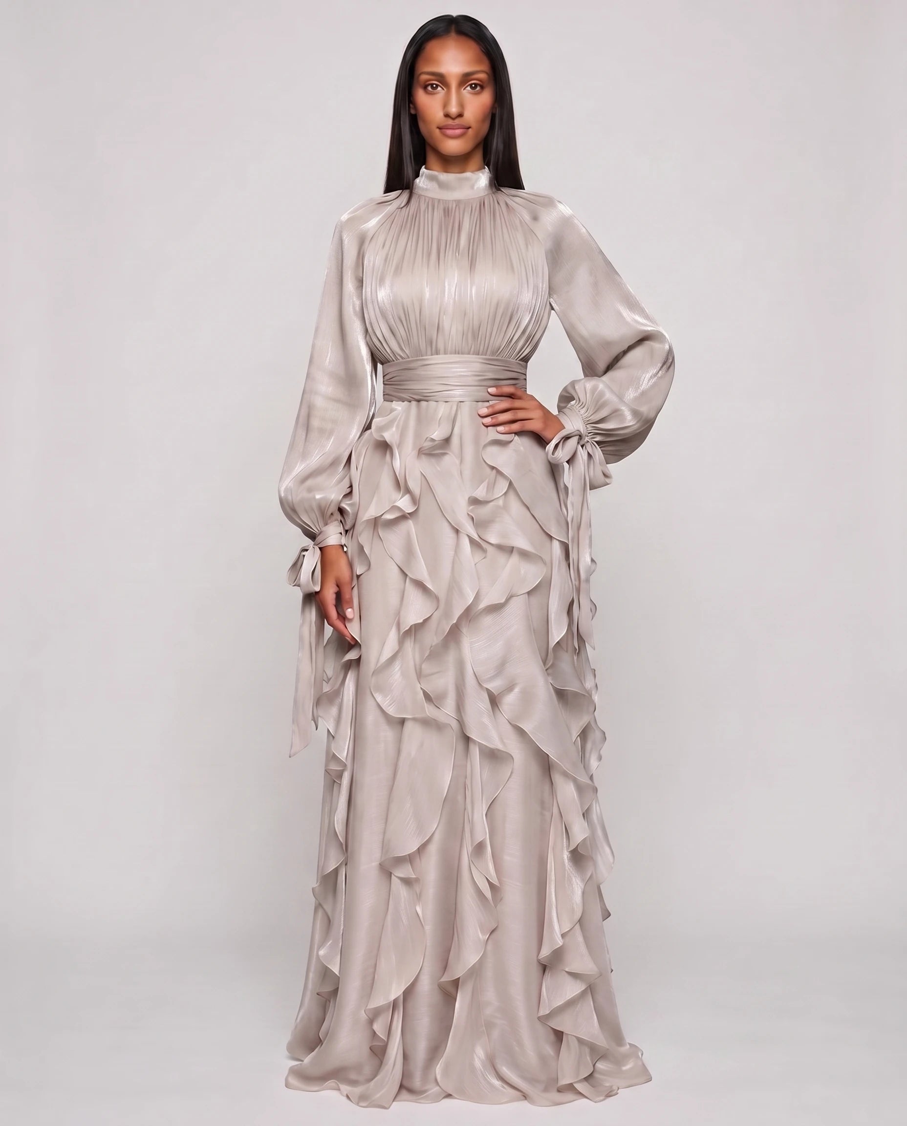 Robe de soiree longue a volants gris perle studio trois-quart