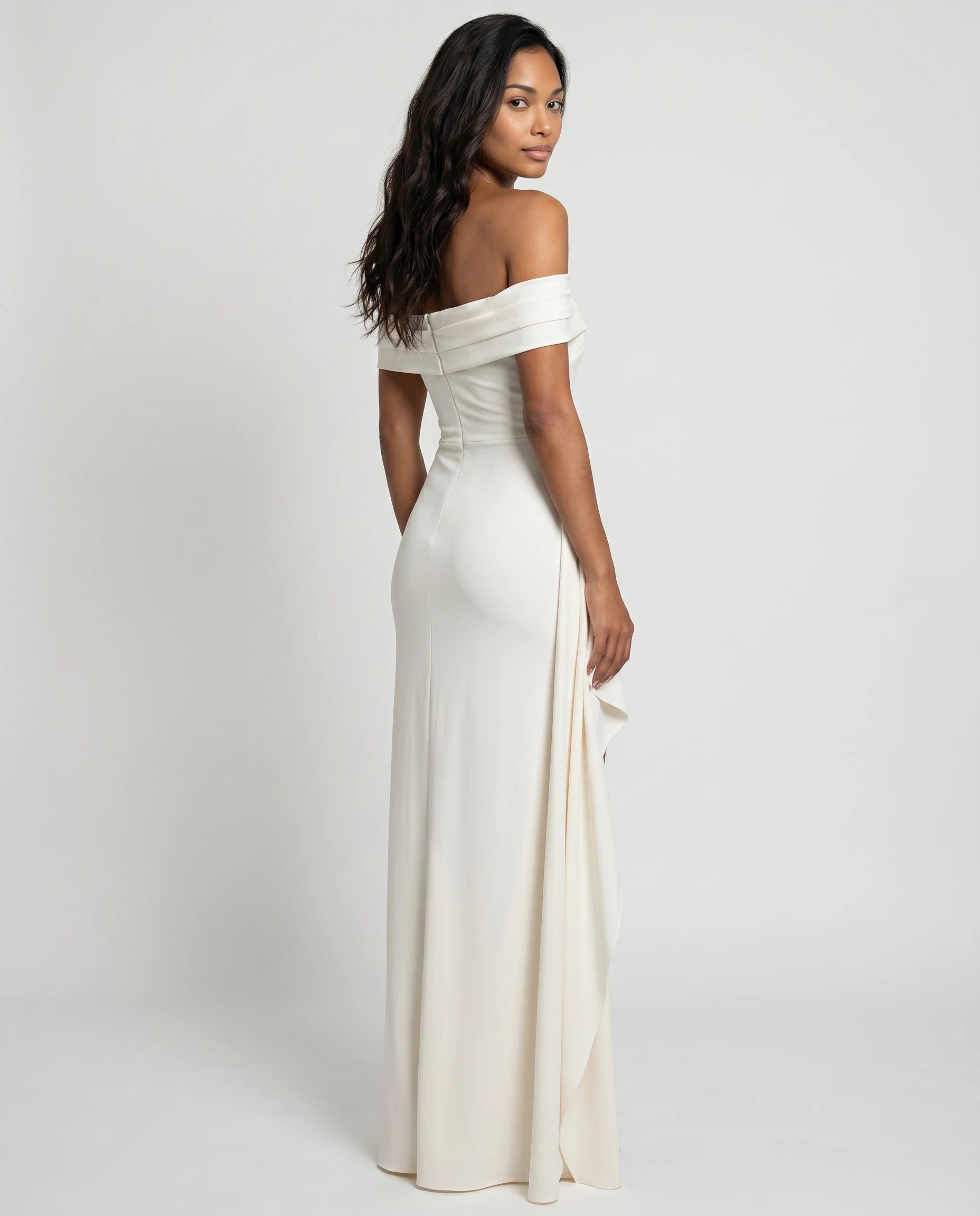 Robe longue noire bardot drapée — studio dos trois quarts diane