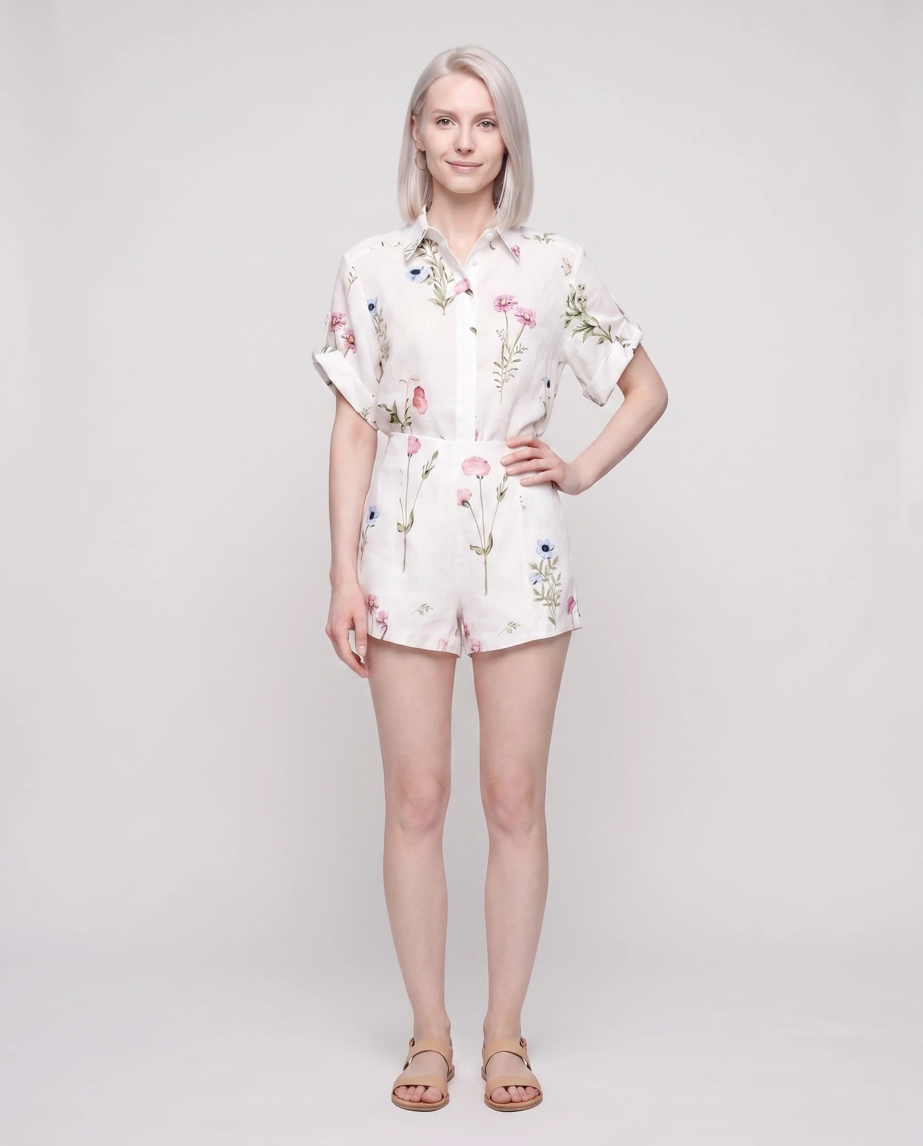 Ensemble chemise fleurie et short taille haute — Josseline — Blanc — vue portee