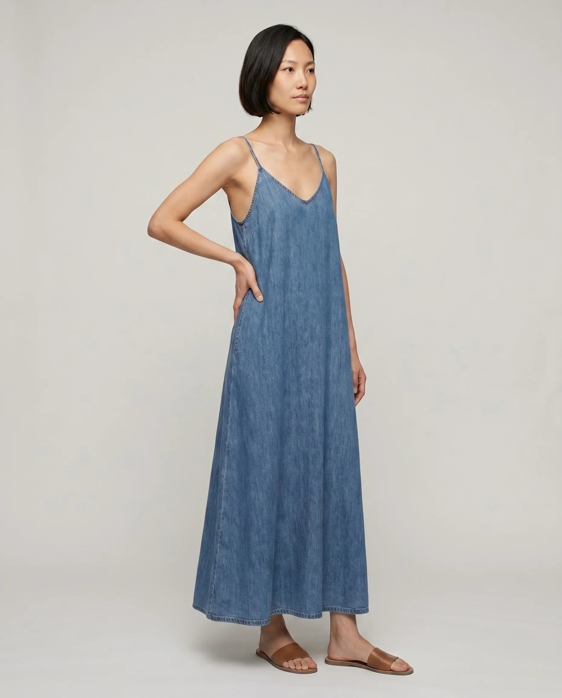 Robe longue en jean bleu denim — Margot, vue trois-quarts