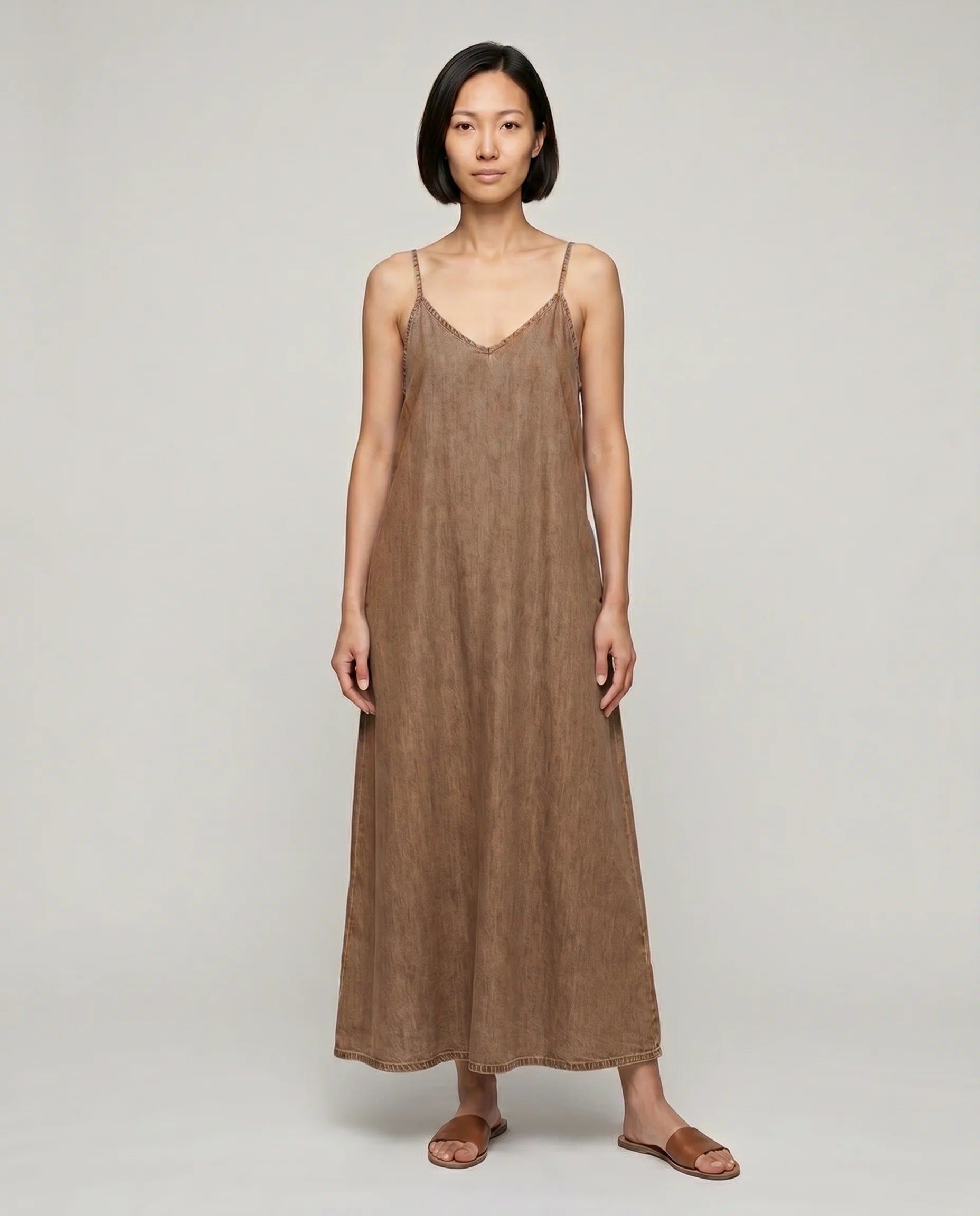 Robe longue en jean marron café — Margot, cover studio