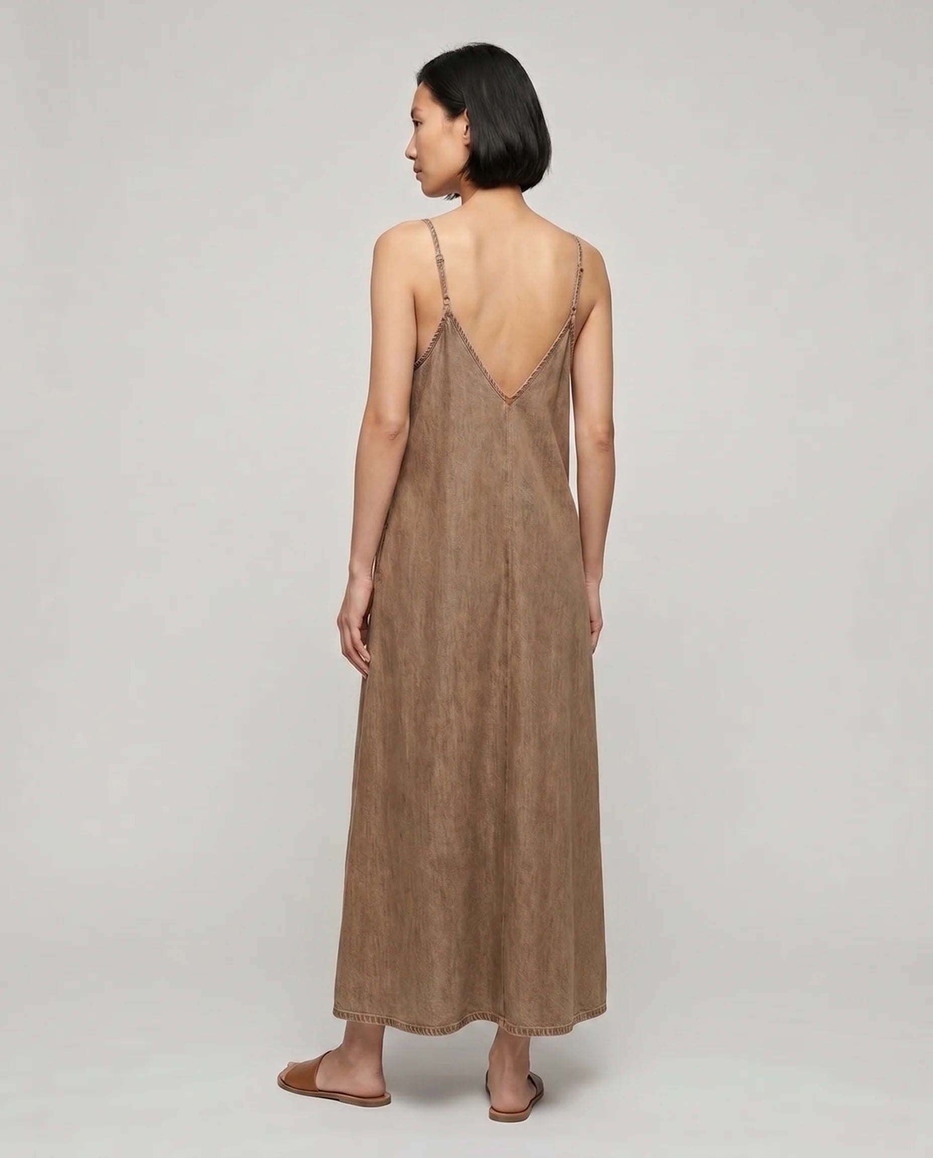 Robe longue en jean marron café — Margot, vue de dos