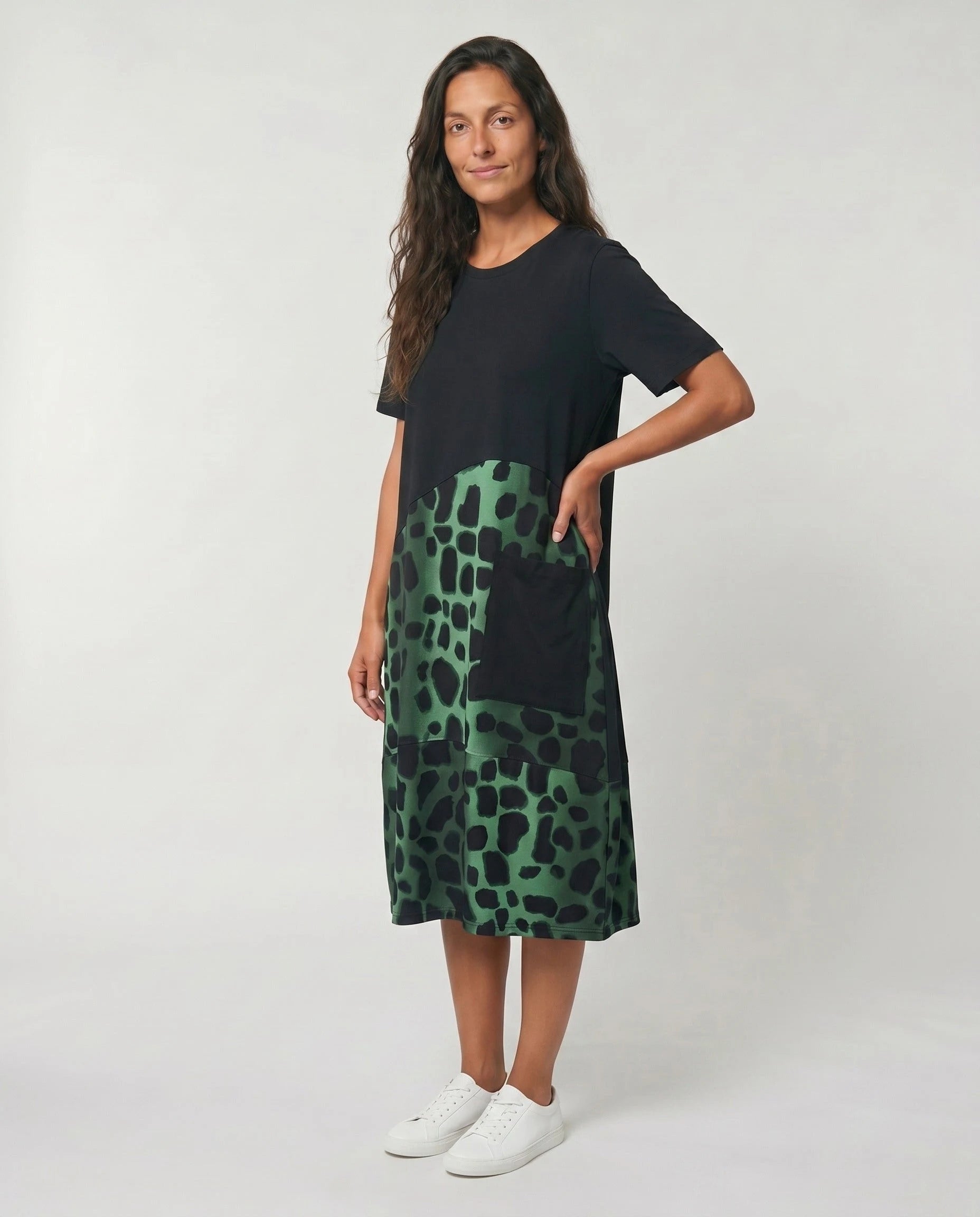 Robe T-shirt midi imprime animal vert foret studio trois-quart
