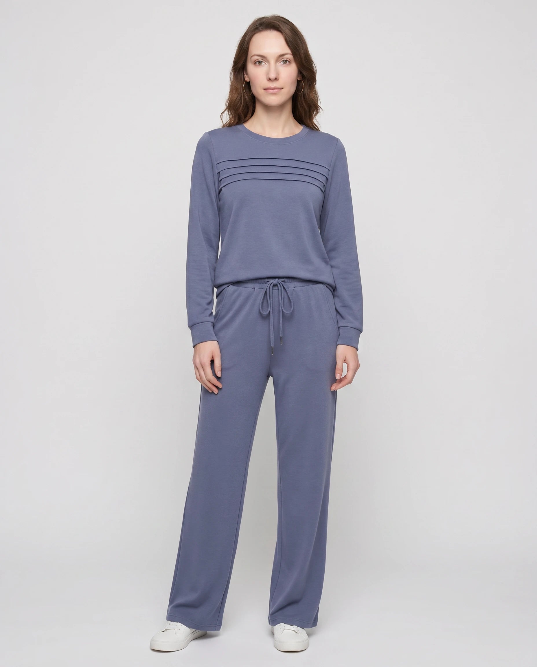 Ensemble haut col rond nervuré et pantalon large Maylis — Bleu — vue face studio